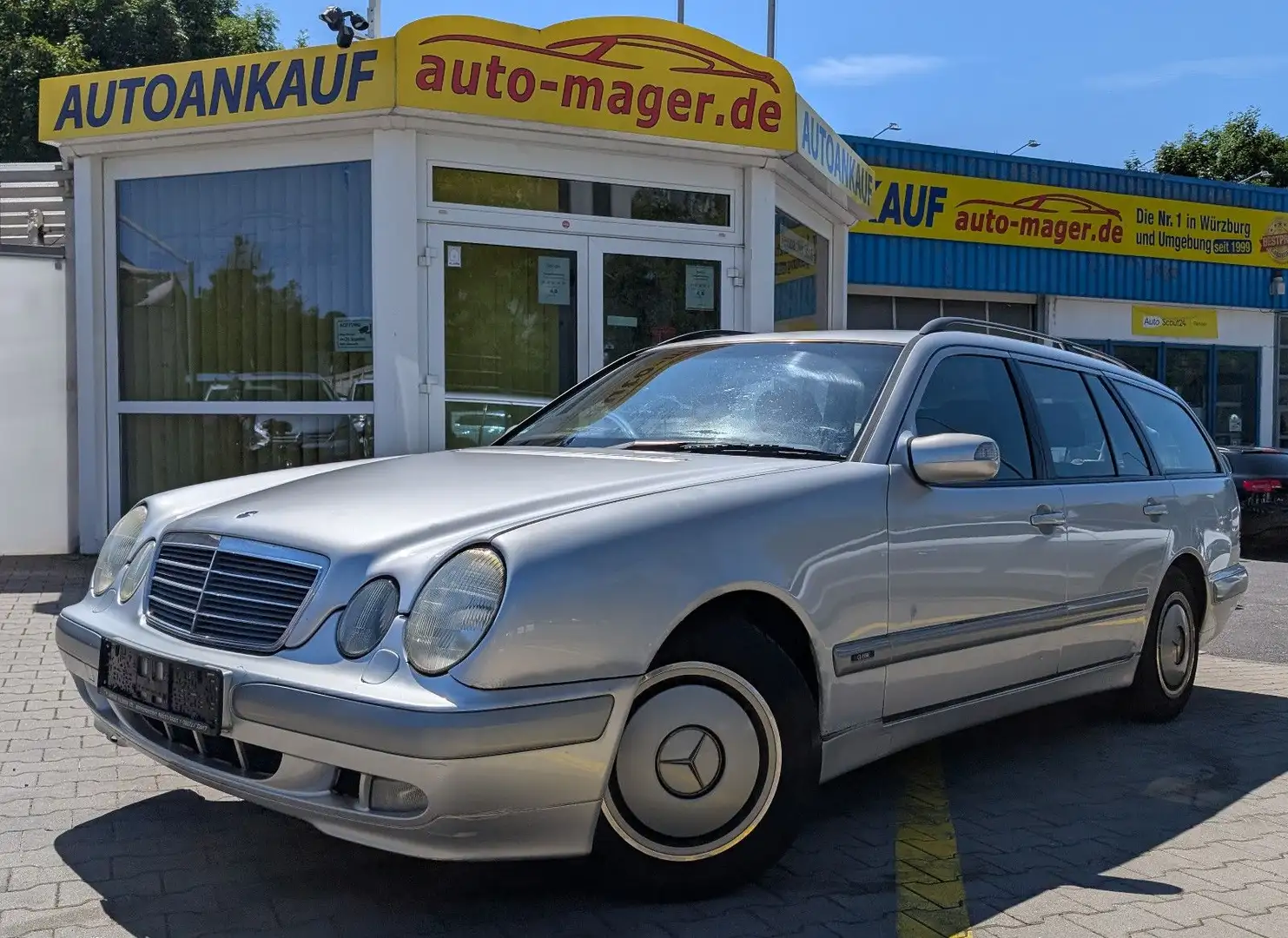 Mercedes-Benz E 200 KOMPRESSOR Classic*Temp*AHK*Shz*Klima*Expo Silber - 1