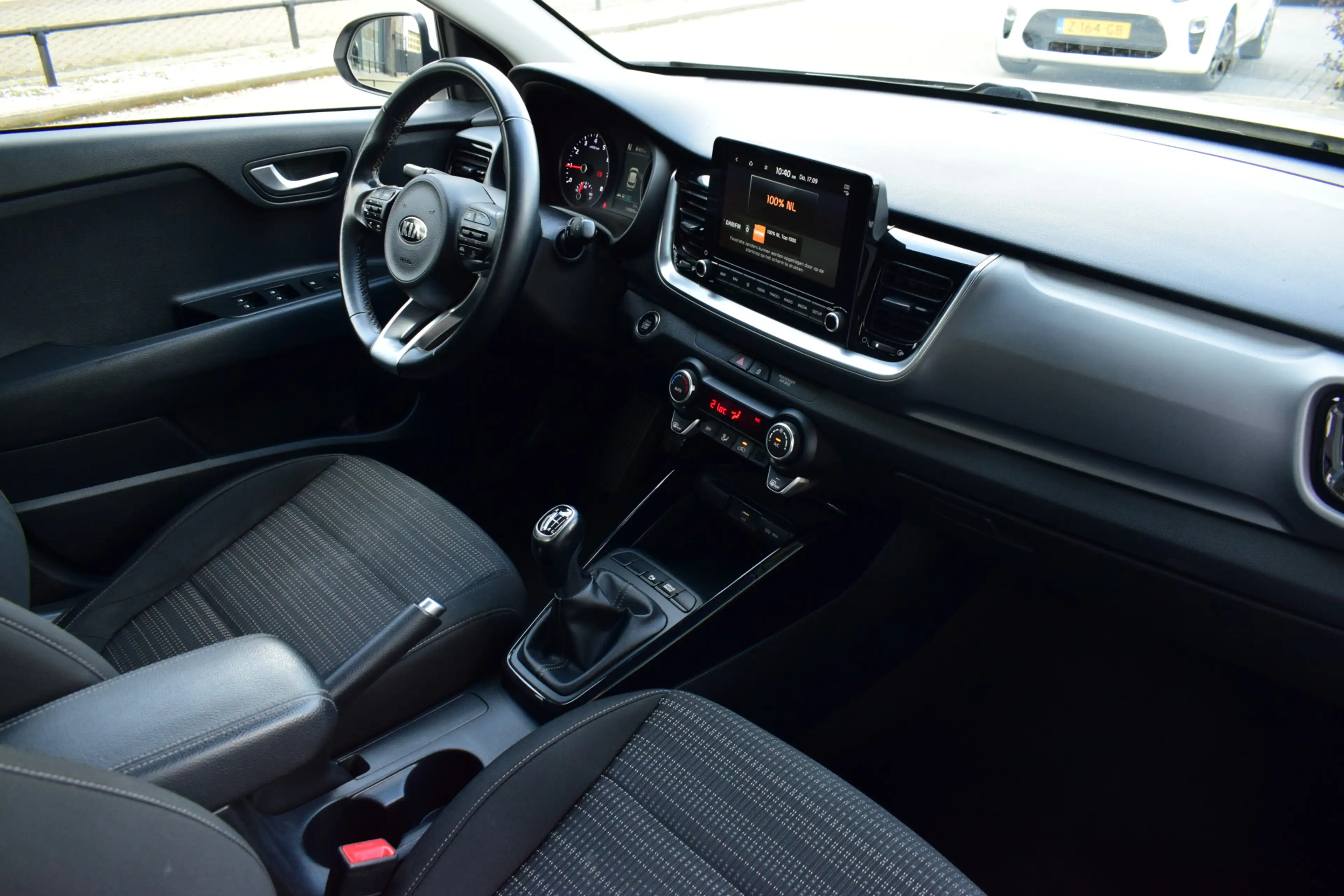 Kia Stonic 1.0 T-GDi MHEV DynamicPlusLine | Navigatie | Camer — photo 12