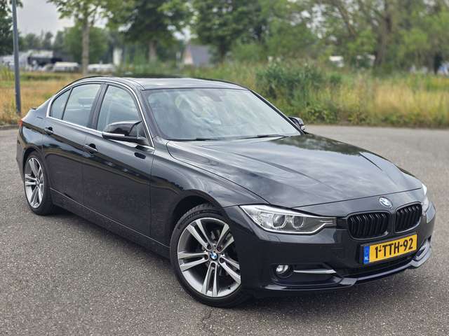 BMW 320 Sedan