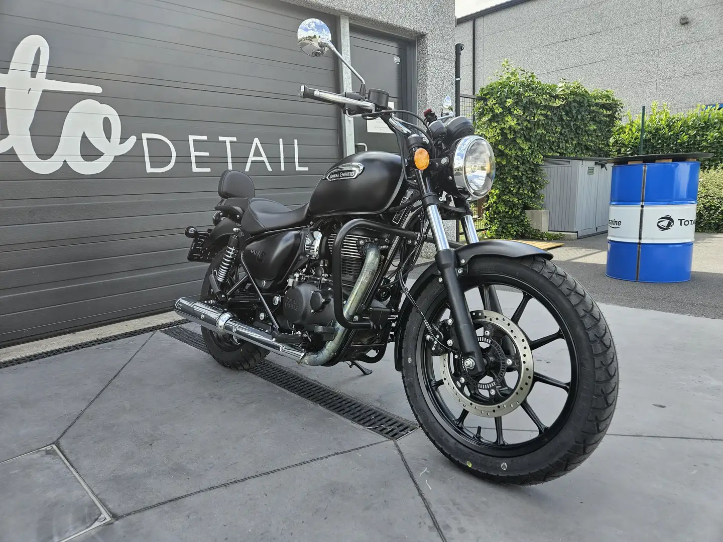 Royal Enfield Meteor 350 Noir - 1