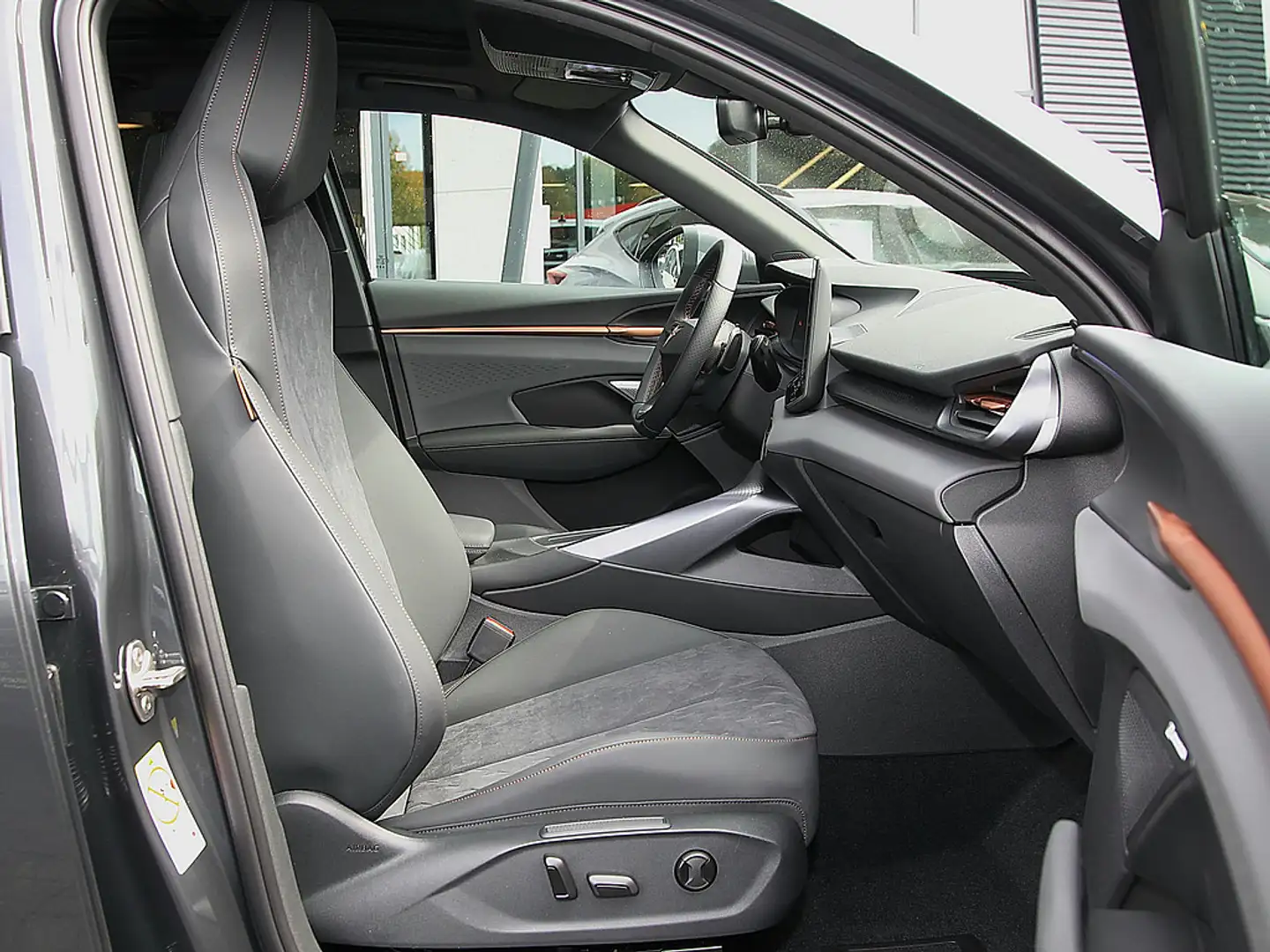 CUPRA Terramar TSI 1.5 e-Hybrid 200 kW VZ PANO AHK Grau - 2