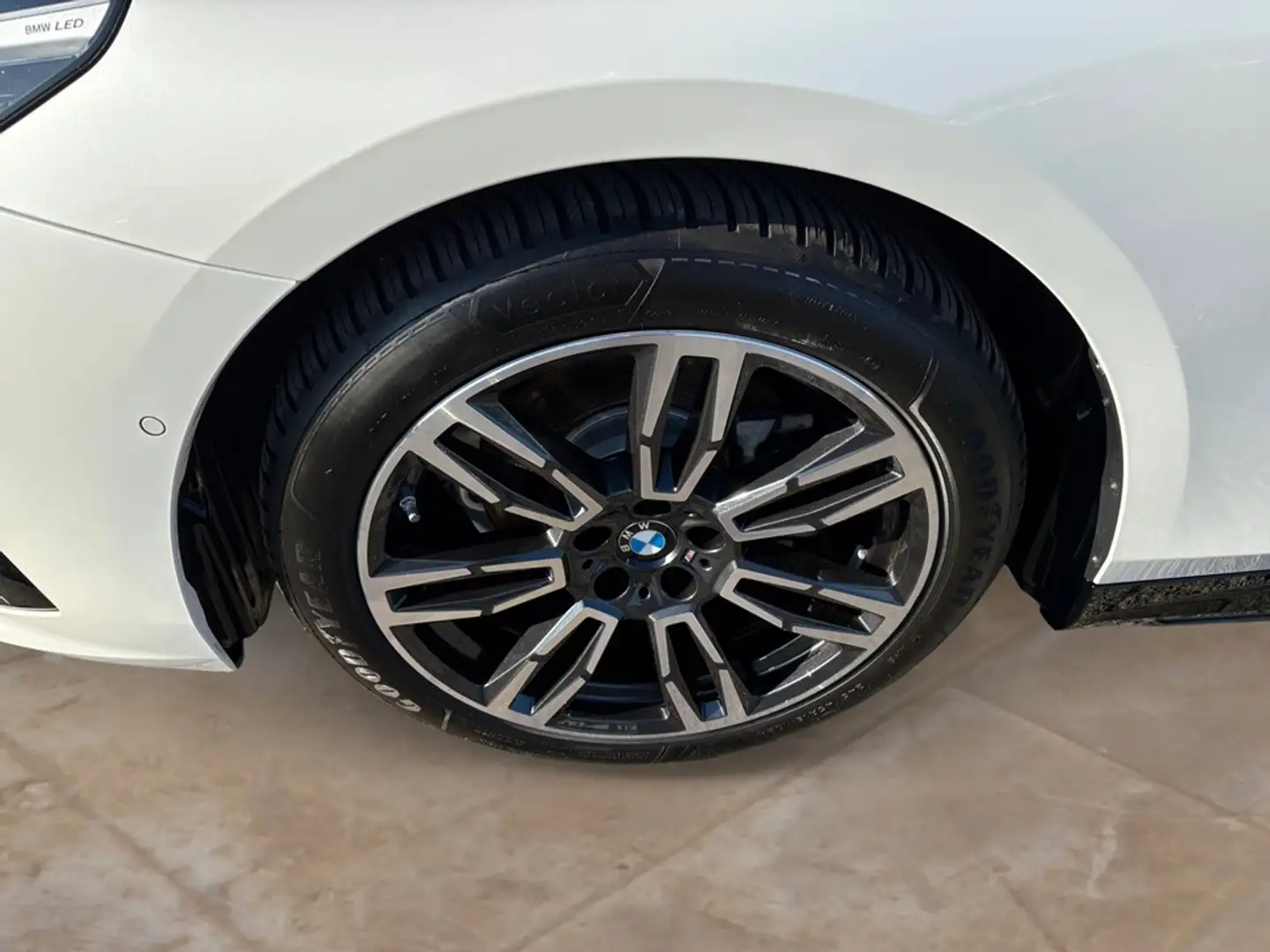 BMW 520 d Touring M Sport / NP= 82.960,- / Anhängerk. Weiß - 2