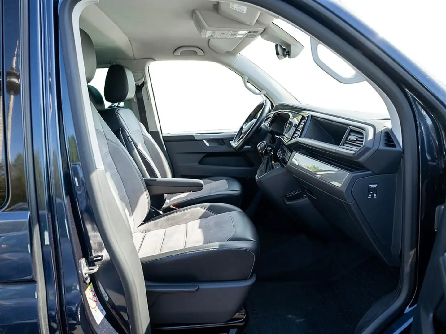 Volkswagen T6.1 Multivan 2.0 TDI Gen. Six AHK NAVI LED A Blau - 2