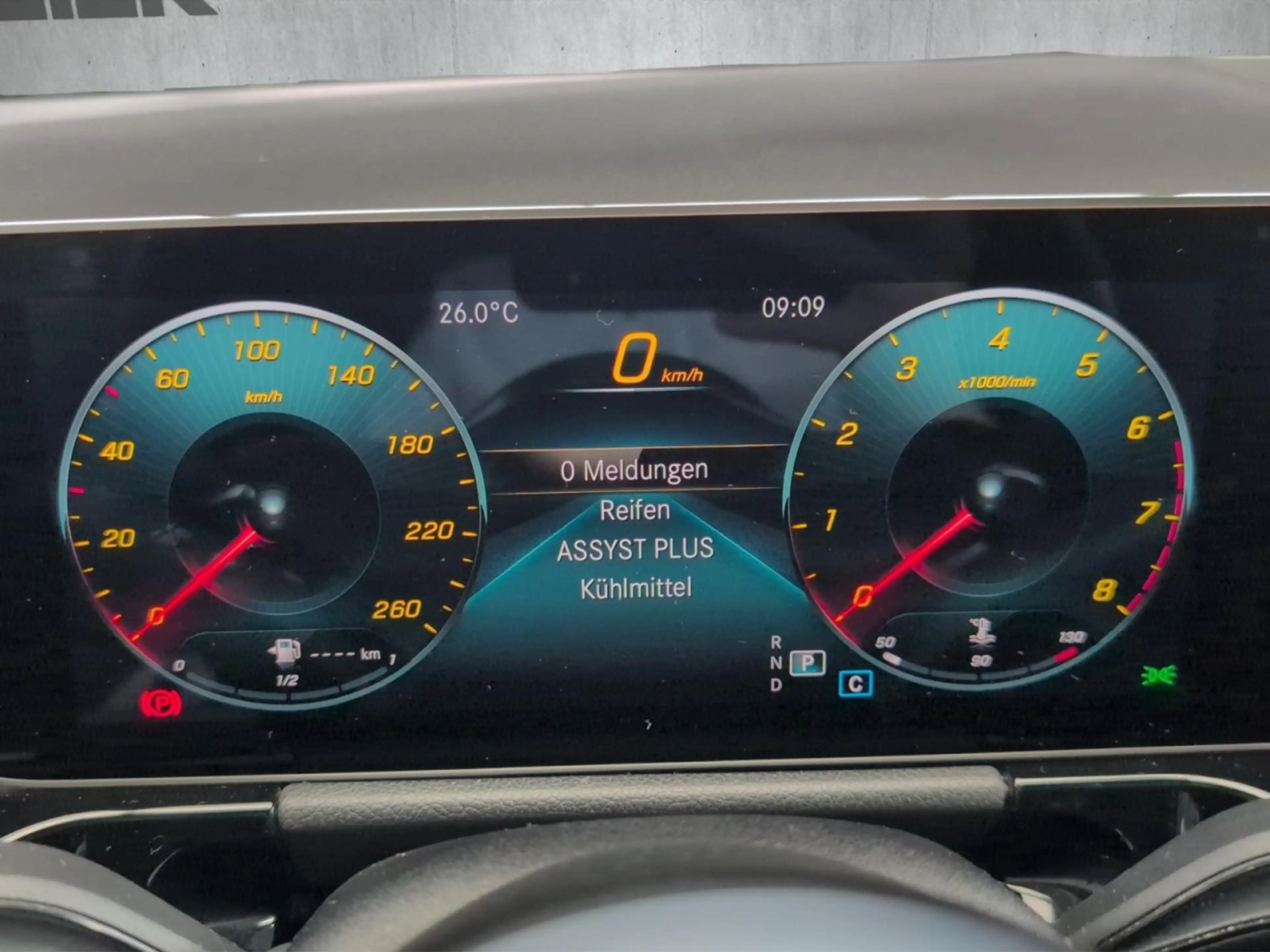 Mercedes-Benz GLA 200 AMG Line Klima Rückfahrkamera Panoramadach — photo 11