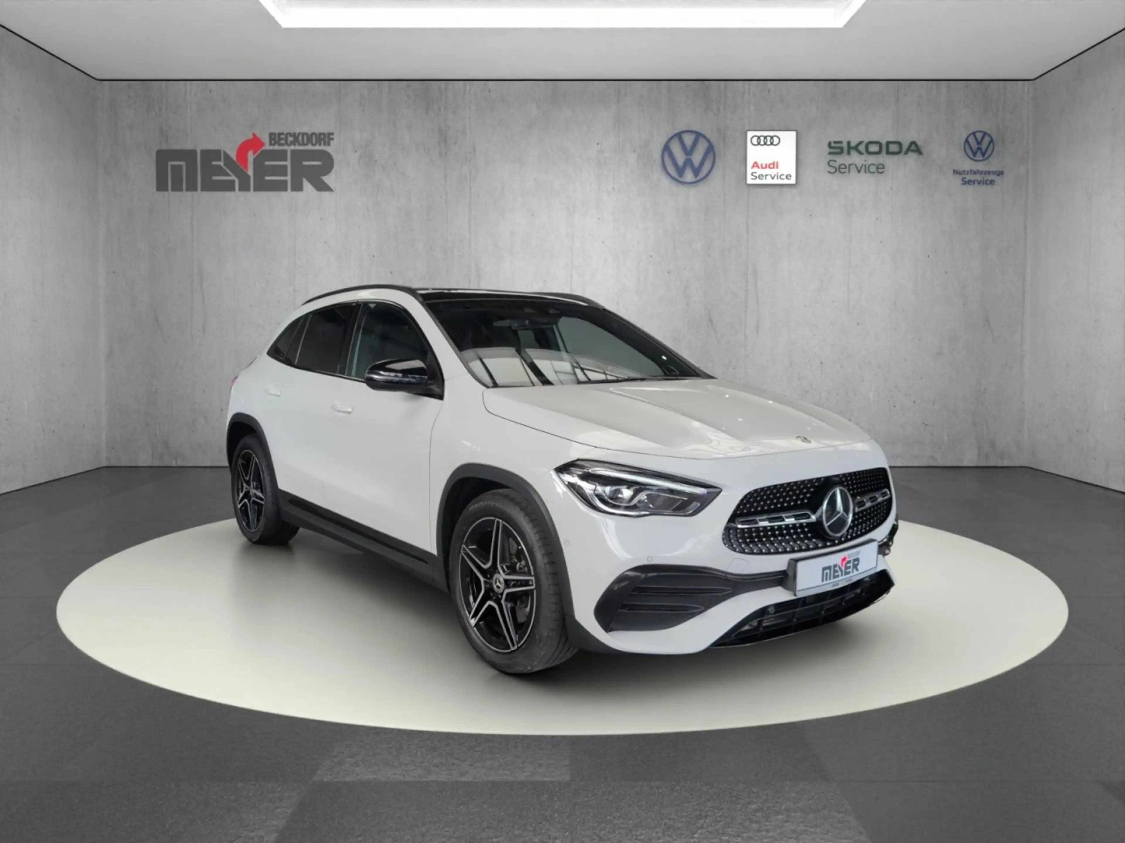 Mercedes-Benz GLA 200 AMG Line Klima Rückfahrkamera Panoramadach — photo 8