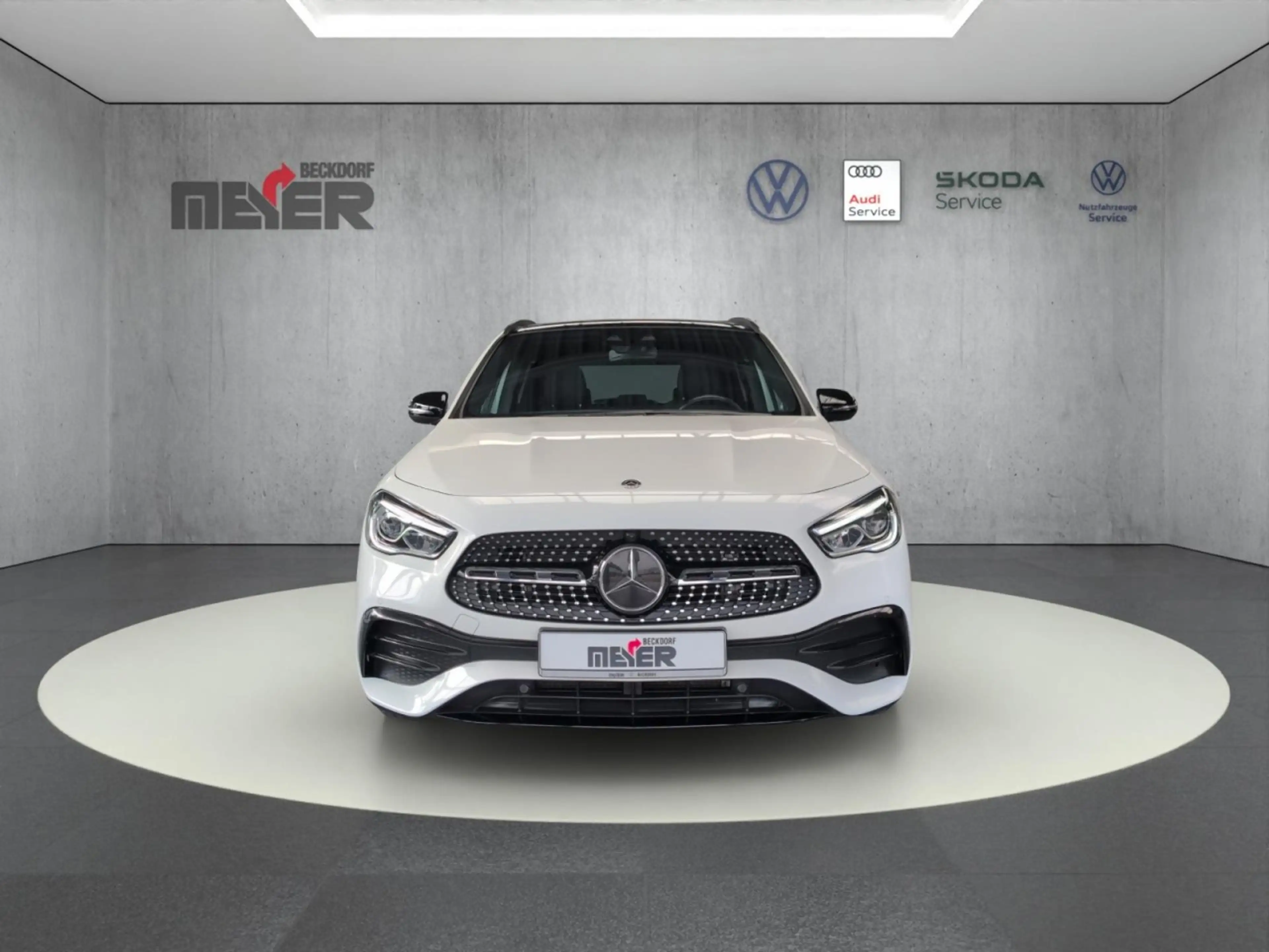 Mercedes-Benz GLA 200 AMG Line Klima Rückfahrkamera Panoramadach — photo 2
