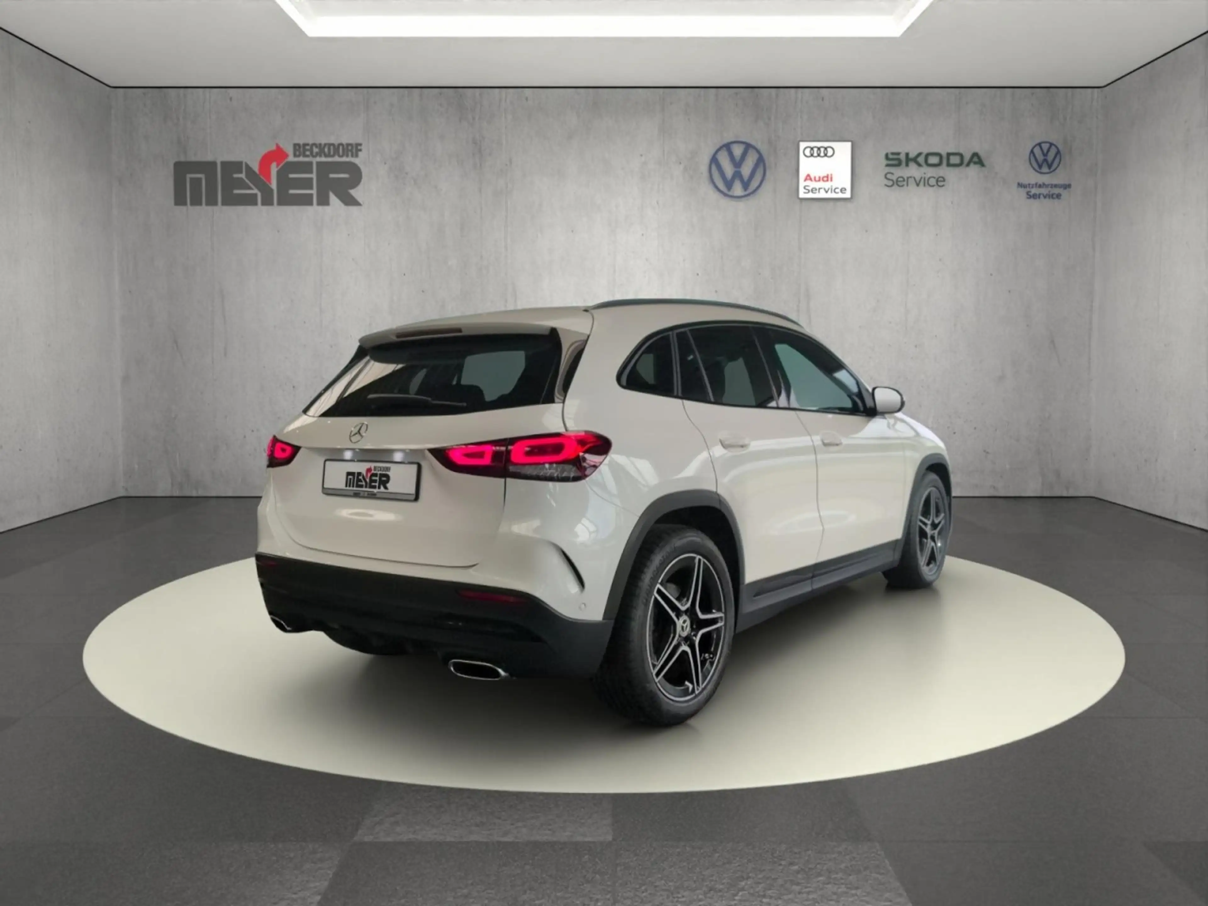 Mercedes-Benz GLA 200 AMG Line Klima Rückfahrkamera Panoramadach — photo 6