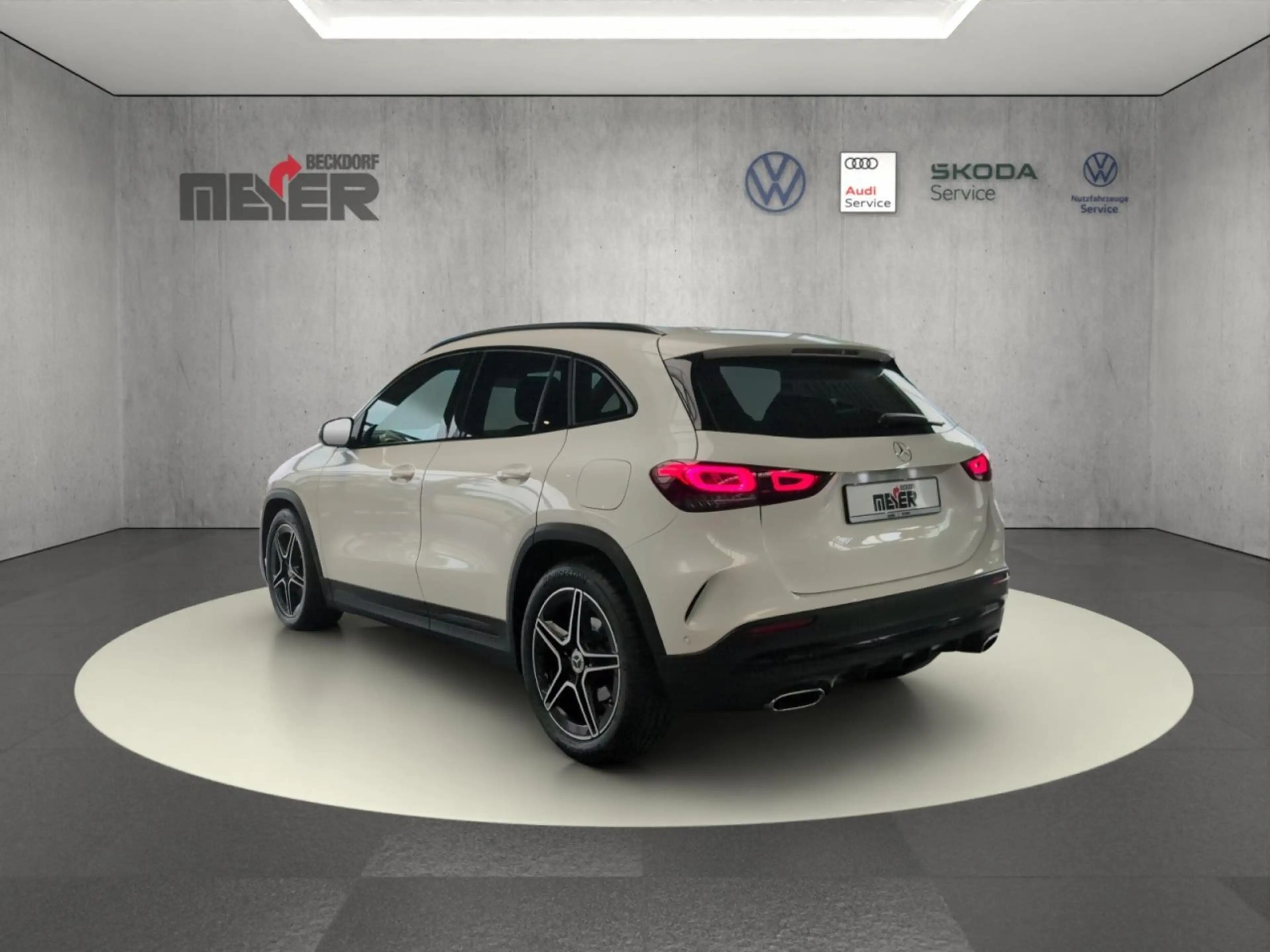 Mercedes-Benz GLA 200 AMG Line Klima Rückfahrkamera Panoramadach — photo 4