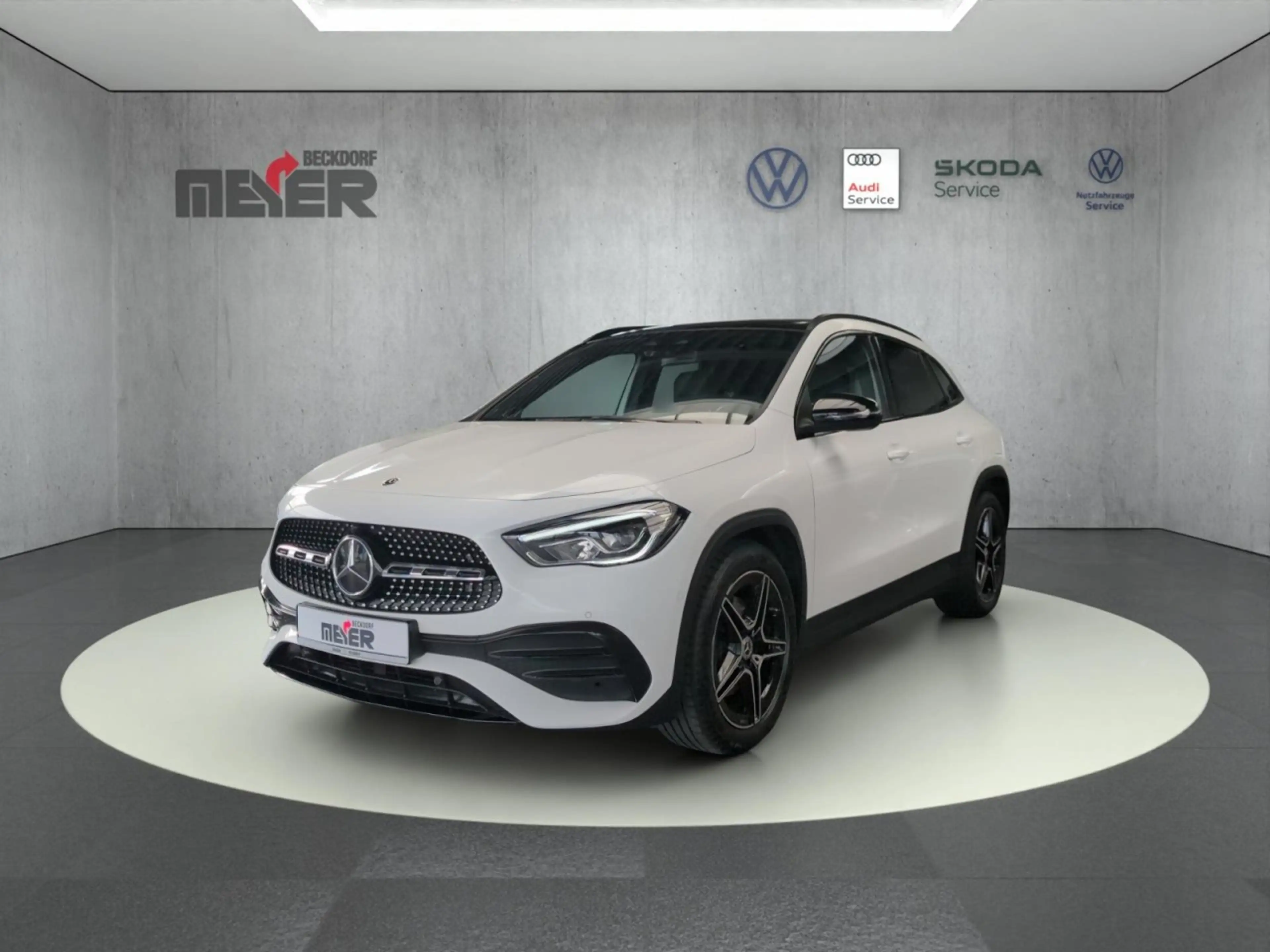 Mercedes-Benz GLA 200 AMG Line Klima Rückfahrkamera Panoramadach