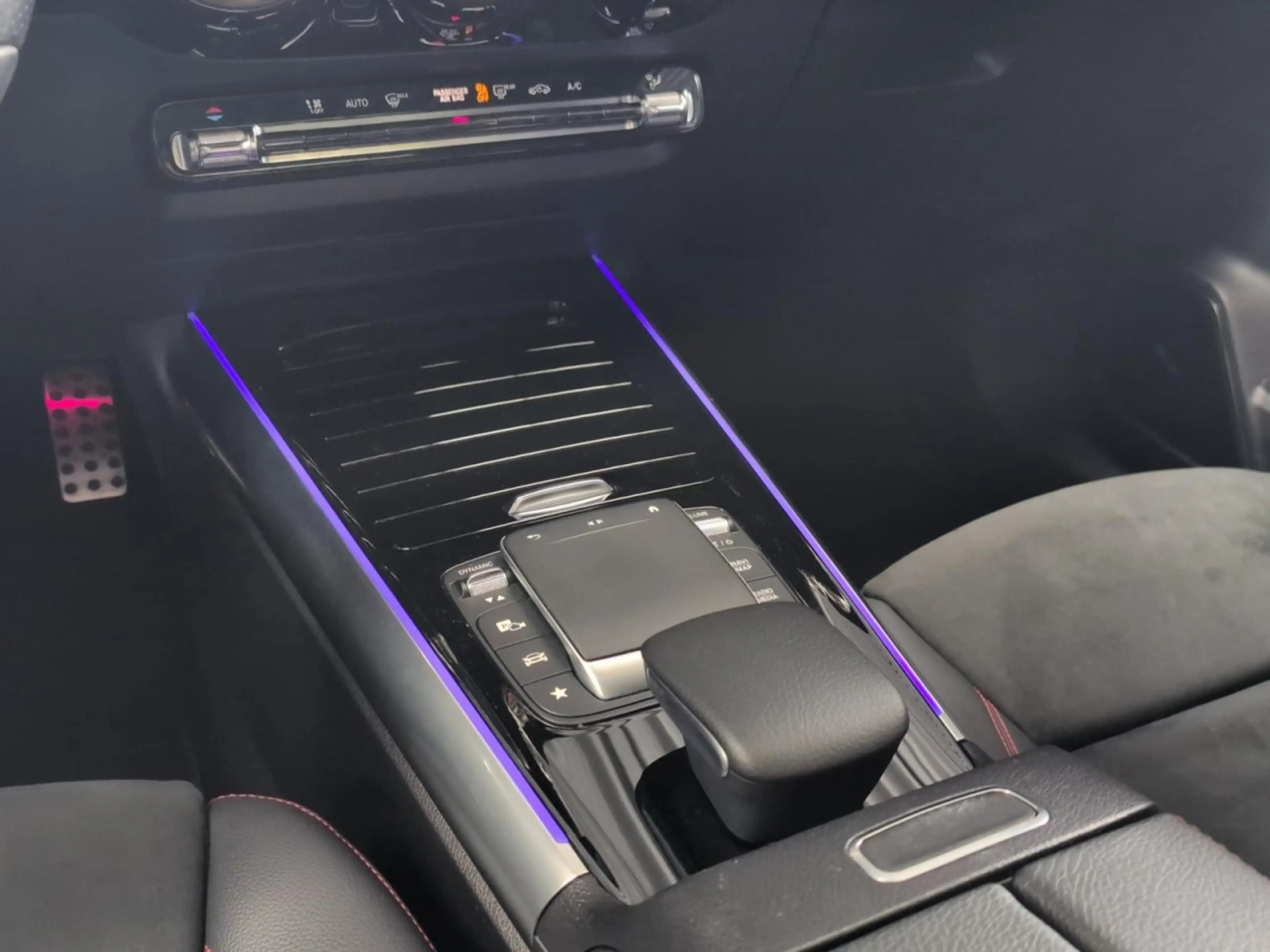 Mercedes-Benz GLA 200 AMG Line Klima Rückfahrkamera Panoramadach — photo 14