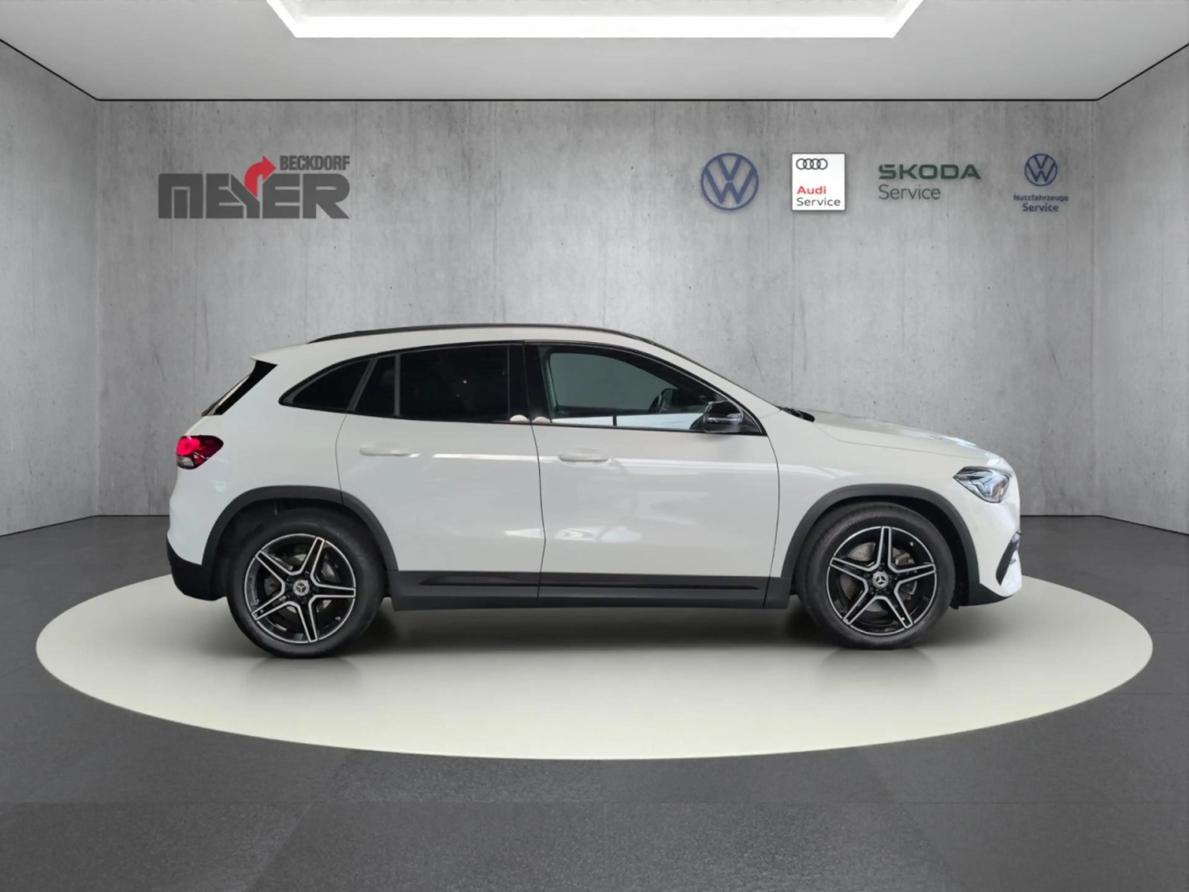 Mercedes-Benz GLA 200 AMG Line Klima Rückfahrkamera Panoramadach — photo 7