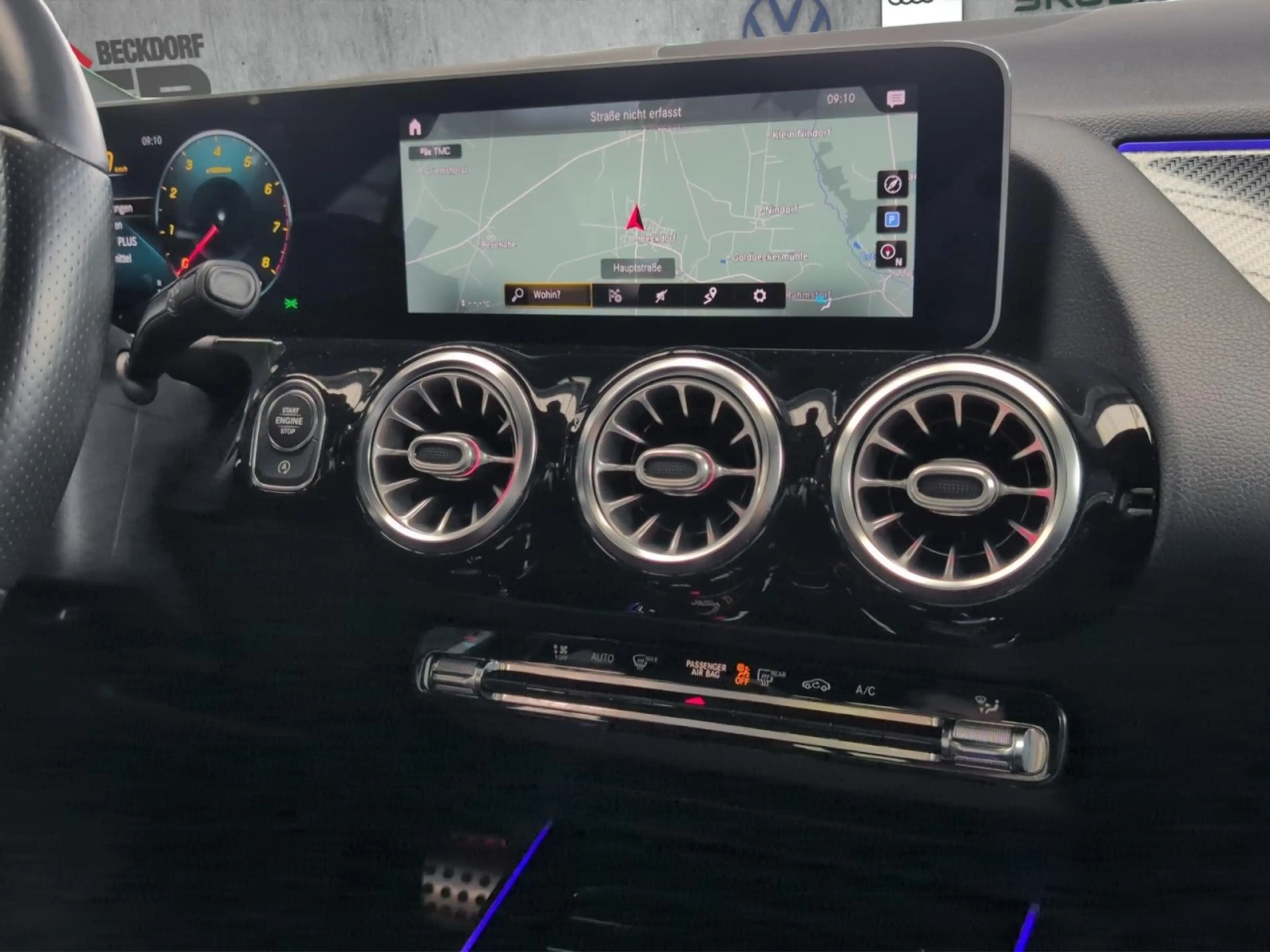 Mercedes-Benz GLA 200 AMG Line Klima Rückfahrkamera Panoramadach — photo 15