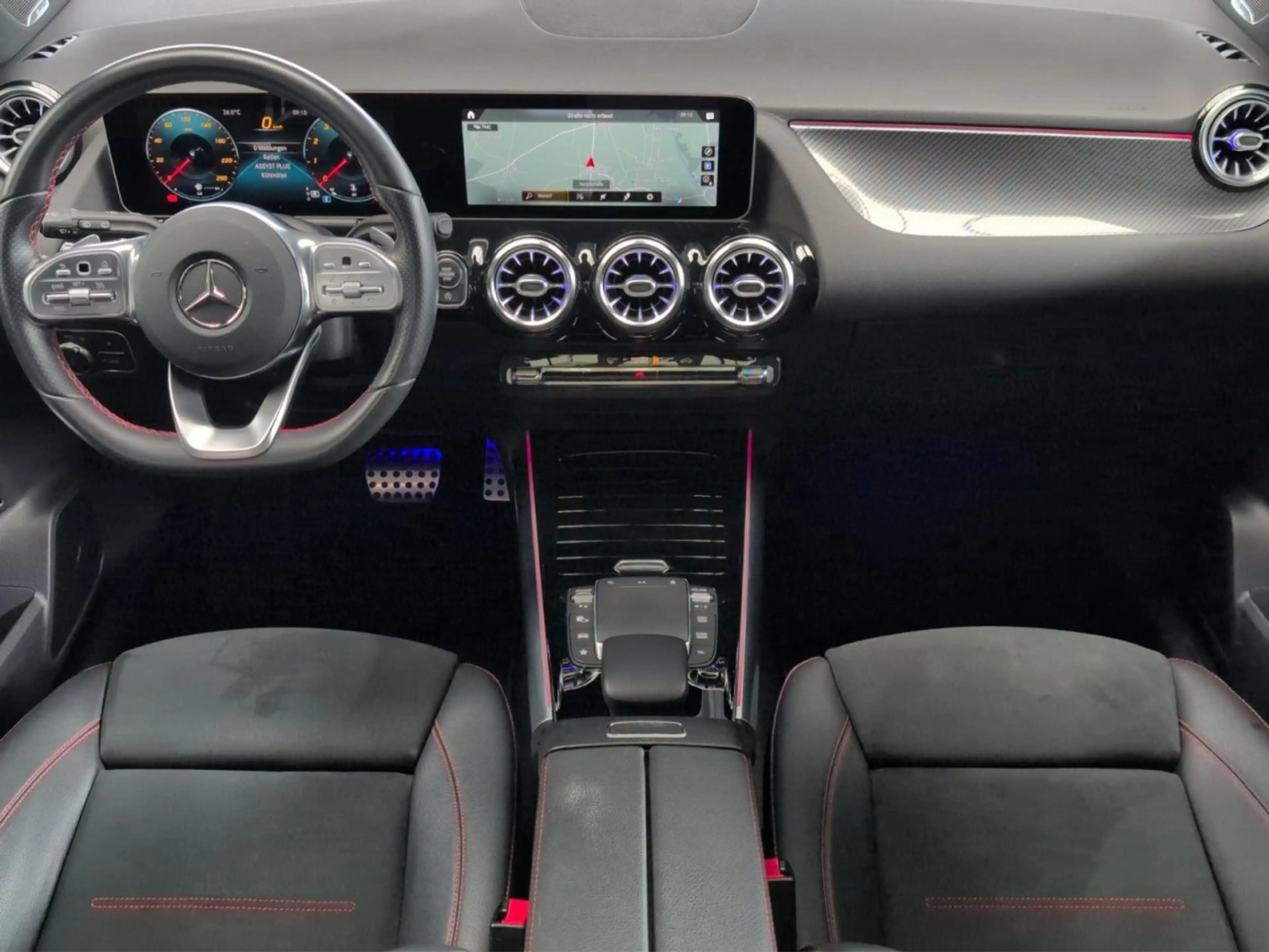 Mercedes-Benz GLA 200 AMG Line Klima Rückfahrkamera Panoramadach — photo 13