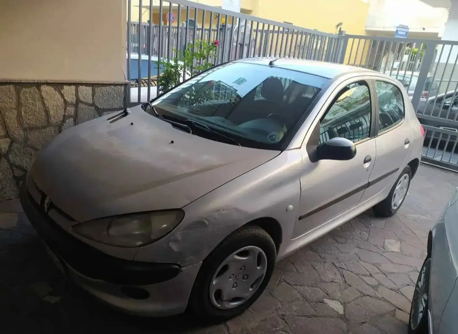Peugeot 206 5p 1.1 XR - 1
