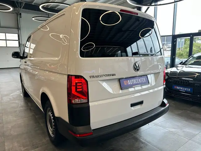 Volkswagen Transporter view 5