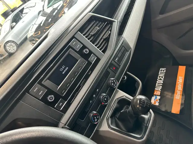 Volkswagen Transporter view 13