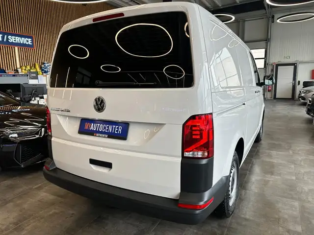 Volkswagen Transporter view 2