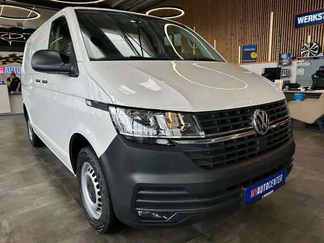 Volkswagen Transporter view 3