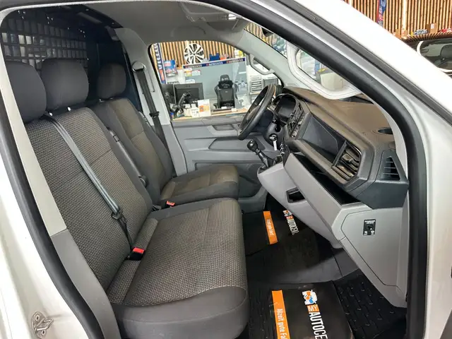 Volkswagen Transporter view 8