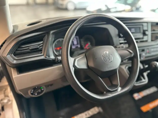 Volkswagen Transporter view 9