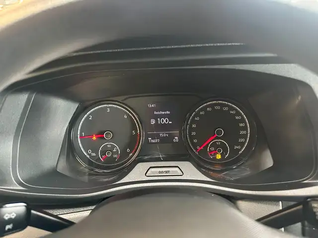 Volkswagen Transporter view 14