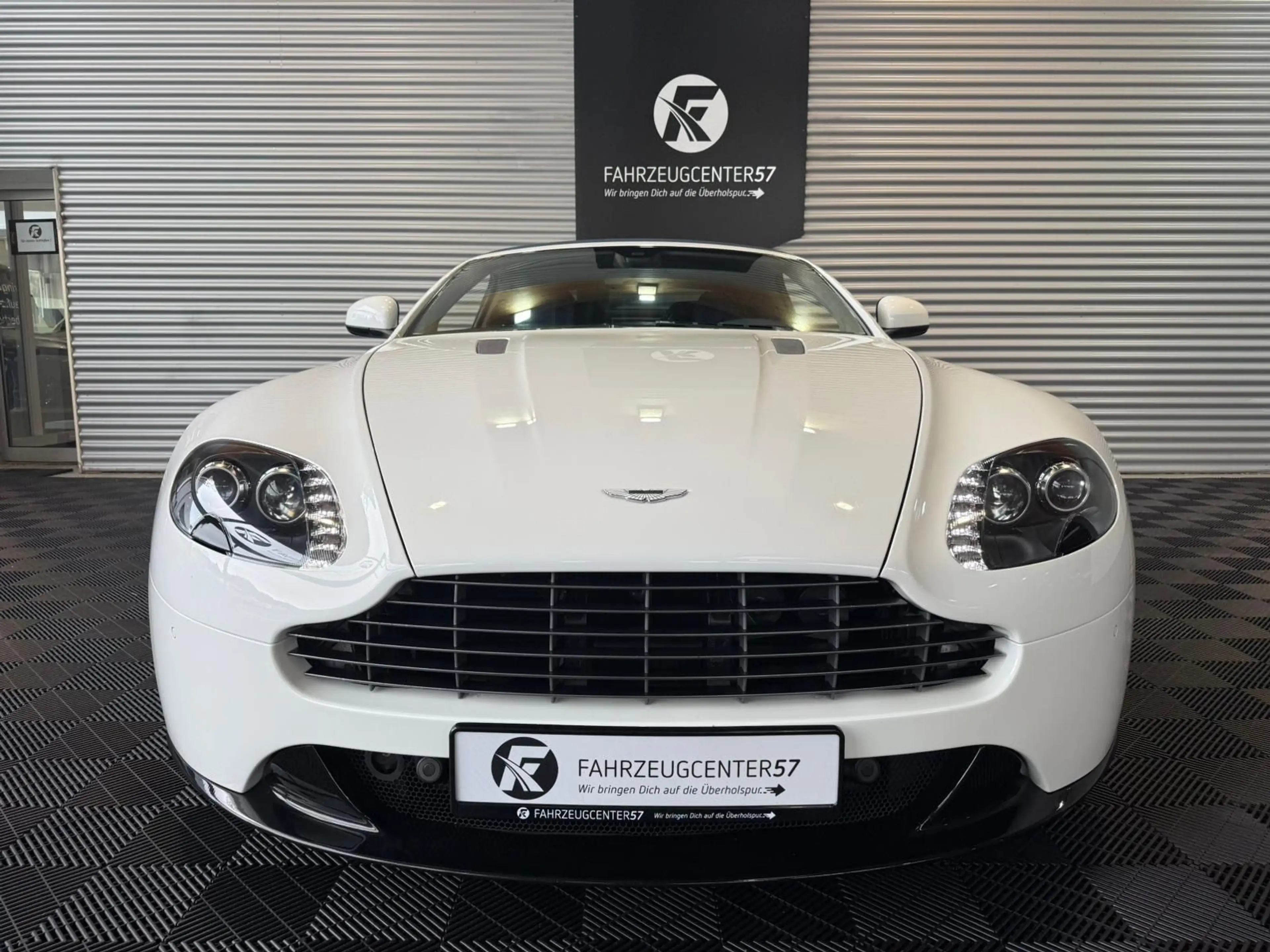 Aston Martin V8 Roadster 4.7L — photo 5
