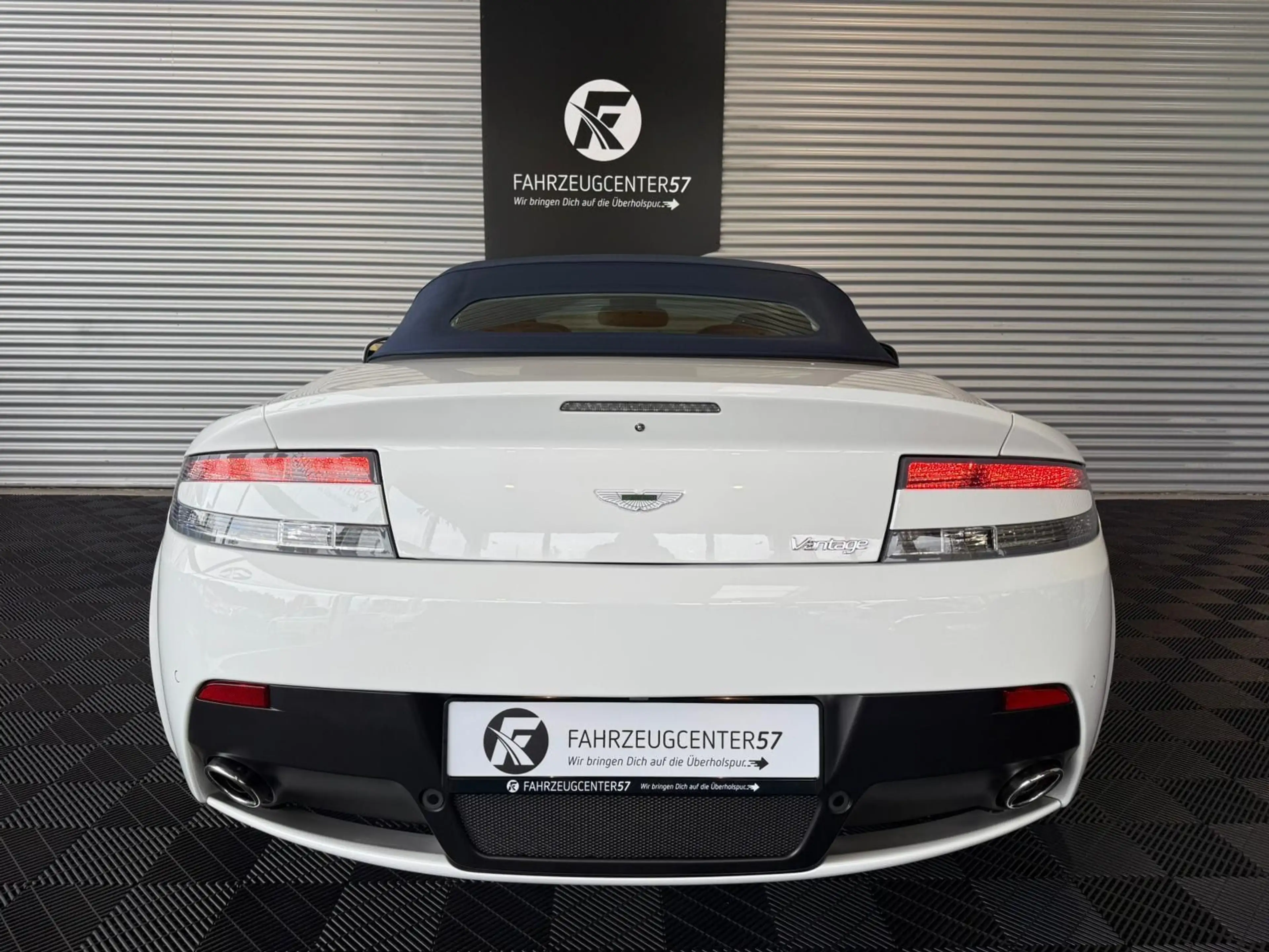 Aston Martin V8 Roadster 4.7L — photo 9