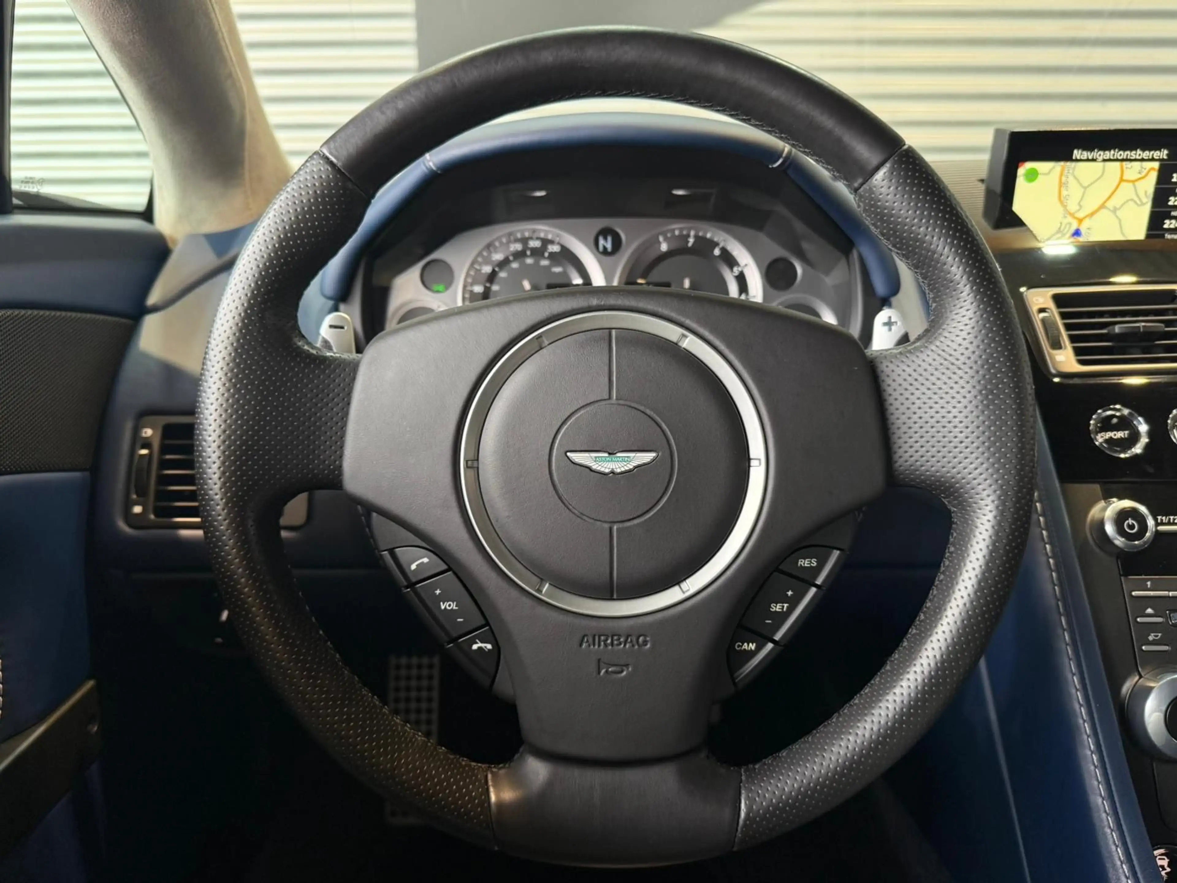 Aston Martin V8 Roadster 4.7L — photo 15