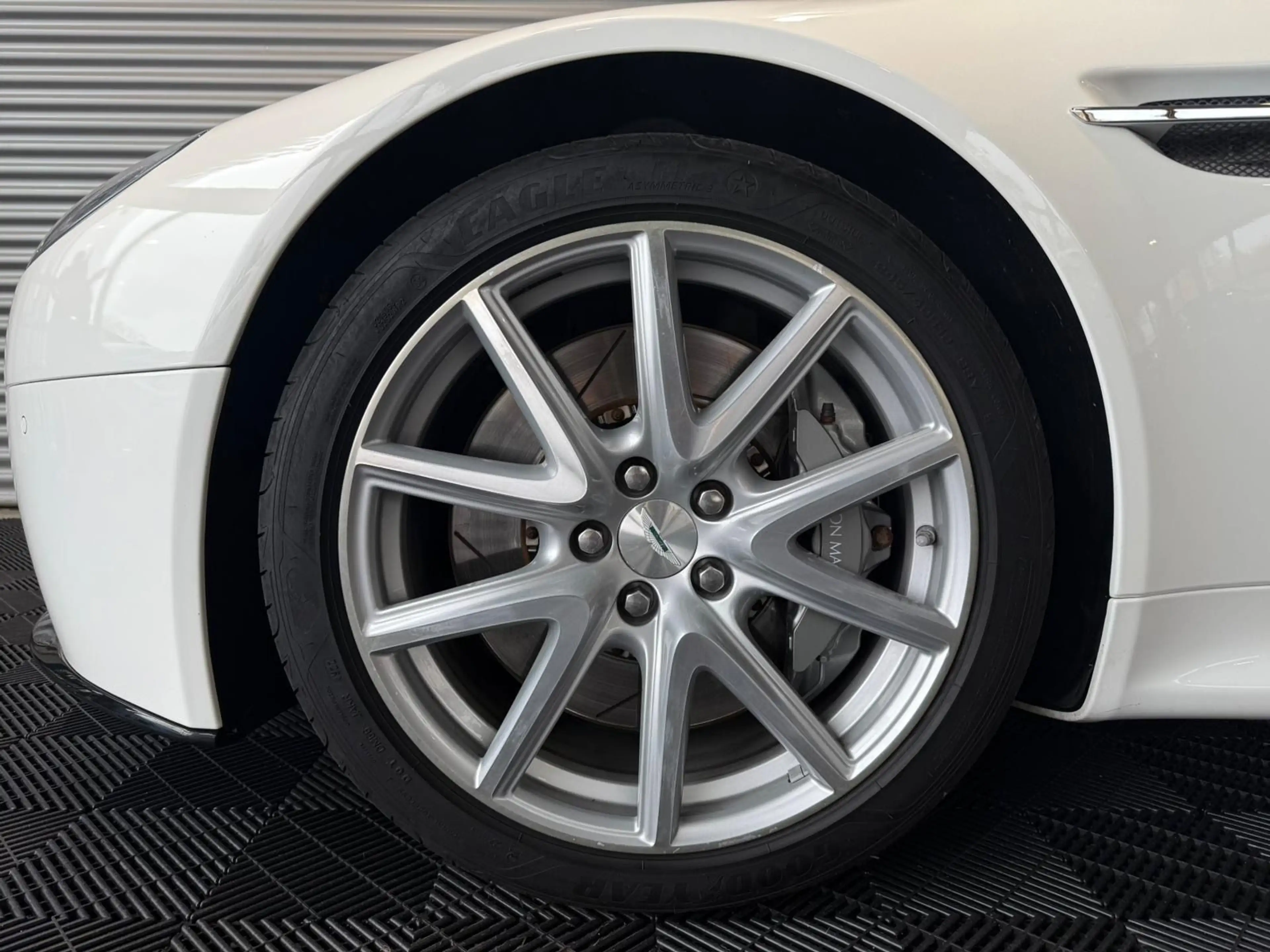 Aston Martin V8 Roadster 4.7L — photo 4