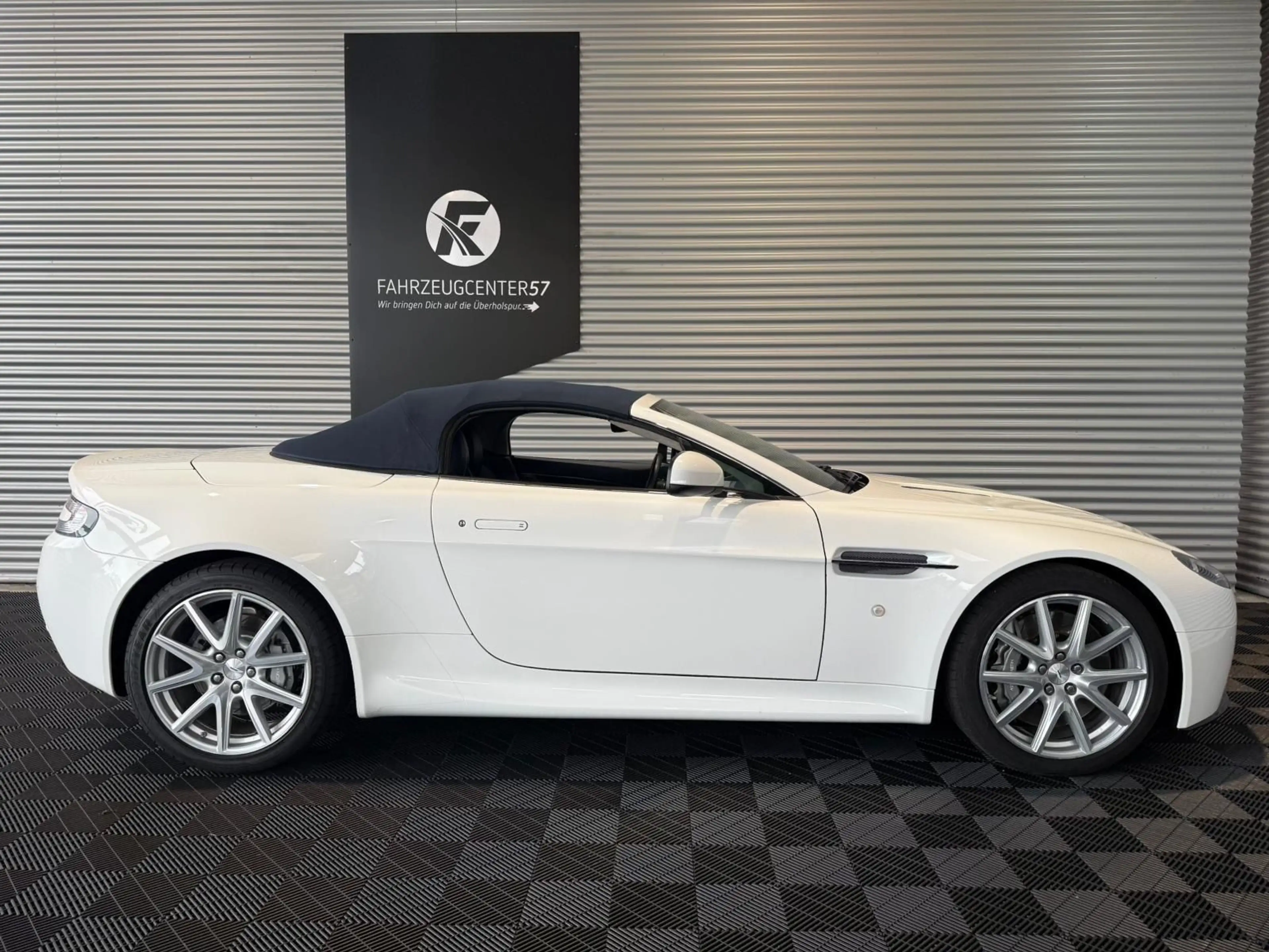 Aston Martin V8 Roadster 4.7L — photo 6