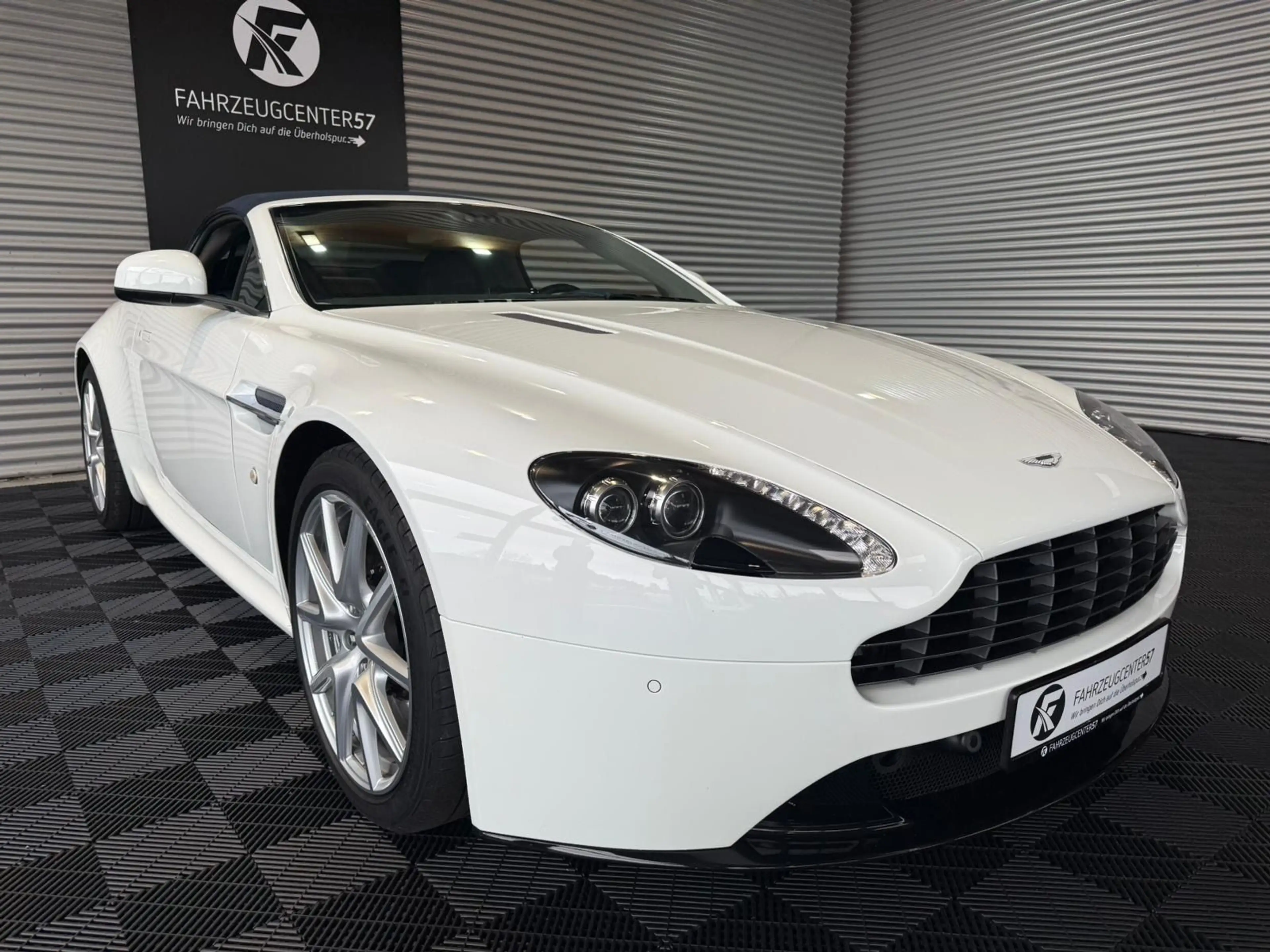 Aston Martin V8 Roadster 4.7L — photo 7