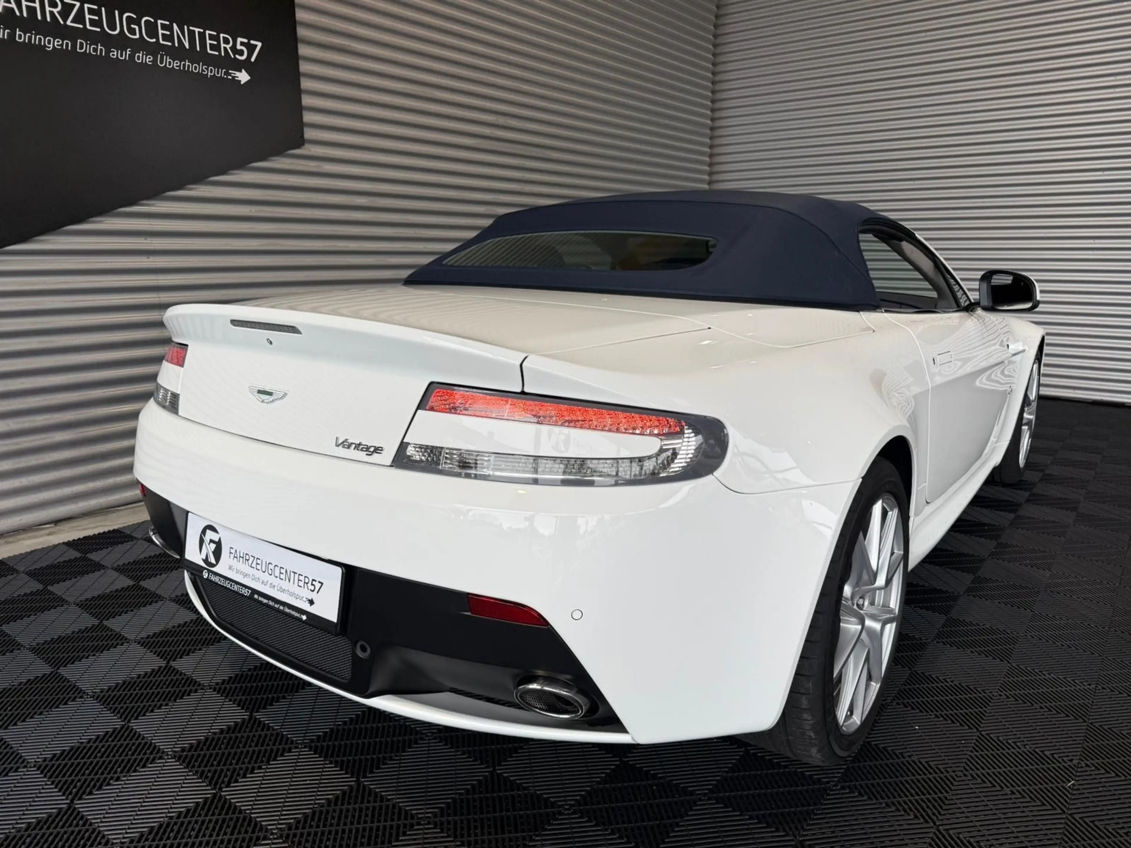 Aston Martin V8 Roadster 4.7L — photo 8