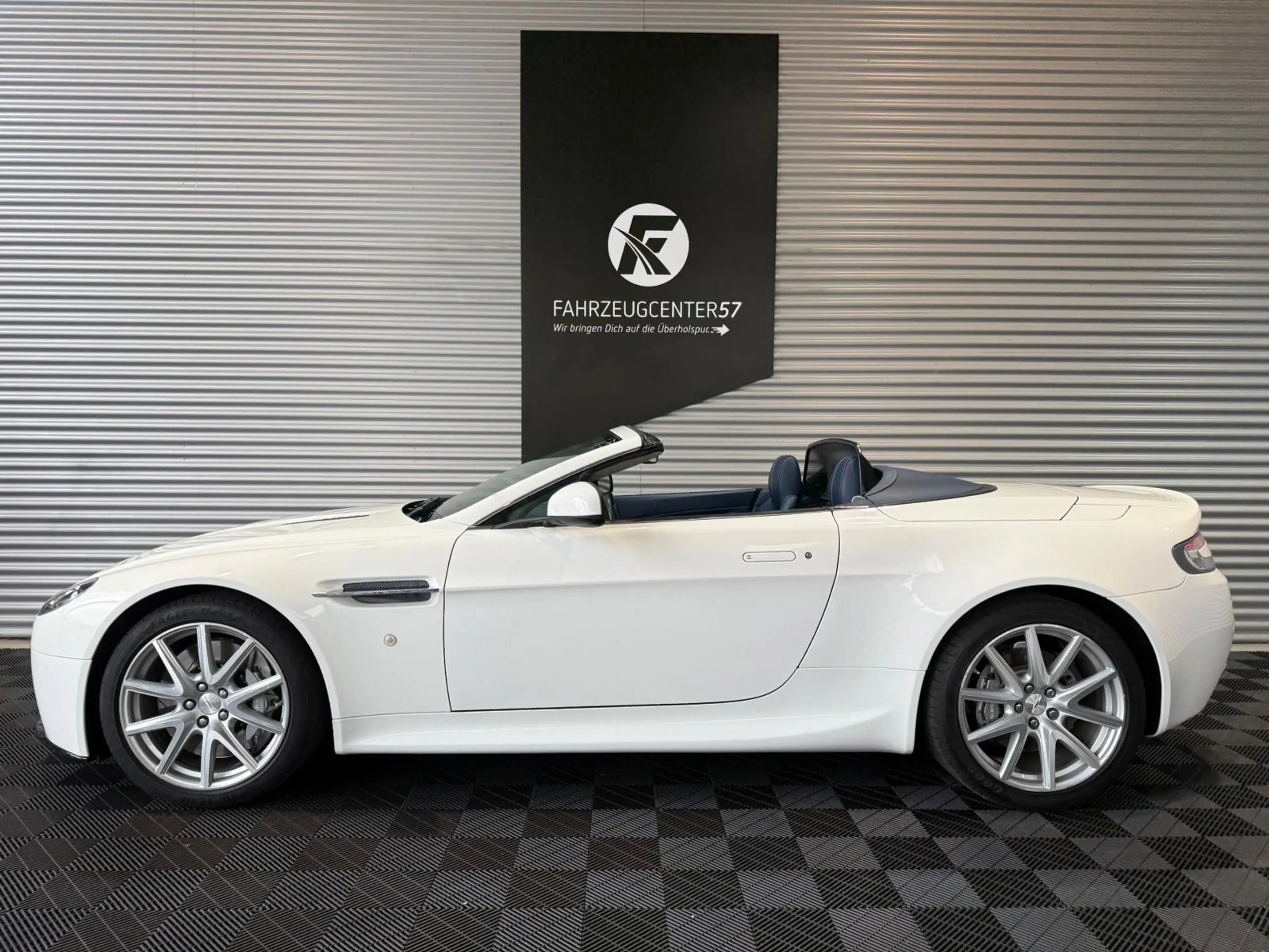 Aston Martin V8 Roadster 4.7L — photo 3