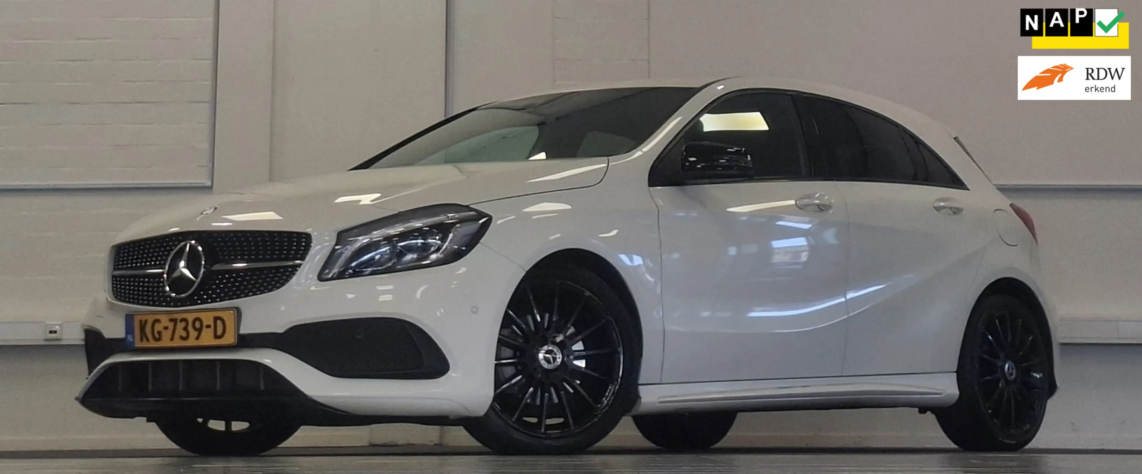 Mercedes-Benz A 180 AMG Night Edition Plus Camera Xenon LED Leder Mooi