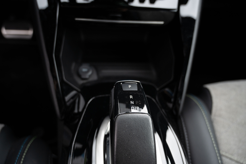 Peugeot 2008 GT Pack Elektromotor 136 *WÄRMEPUMPE*ACC* — photo 8
