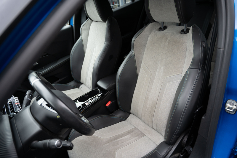 Peugeot 2008 GT Pack Elektromotor 136 *WÄRMEPUMPE*ACC* — photo 6