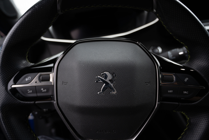 Peugeot 2008 GT Pack Elektromotor 136 *WÄRMEPUMPE*ACC* — photo 12