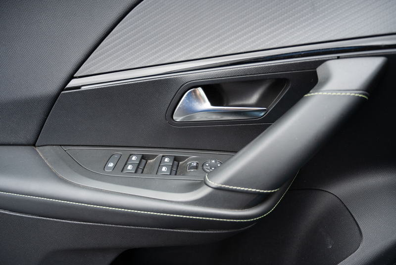 Peugeot 2008 GT Pack Elektromotor 136 *WÄRMEPUMPE*ACC* — photo 11