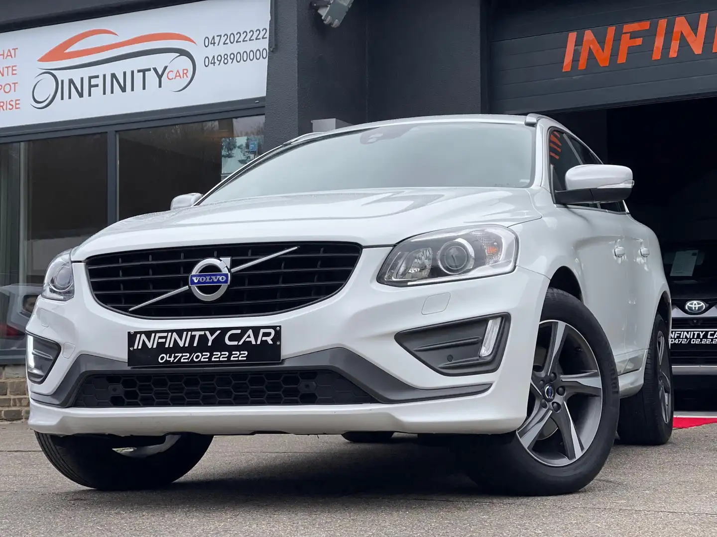 Volvo XC60 2.0 D3 Momentum R-design Geartronic Wit - 2
