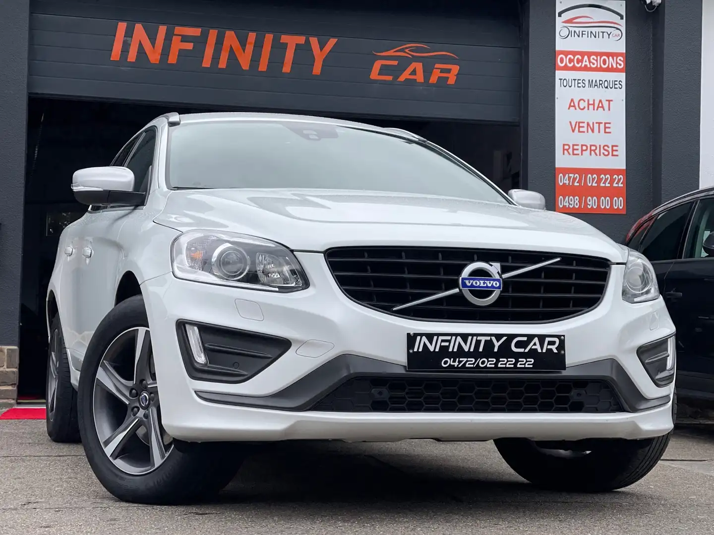 Volvo XC60 2.0 D3 Momentum R-design Geartronic Wit - 1