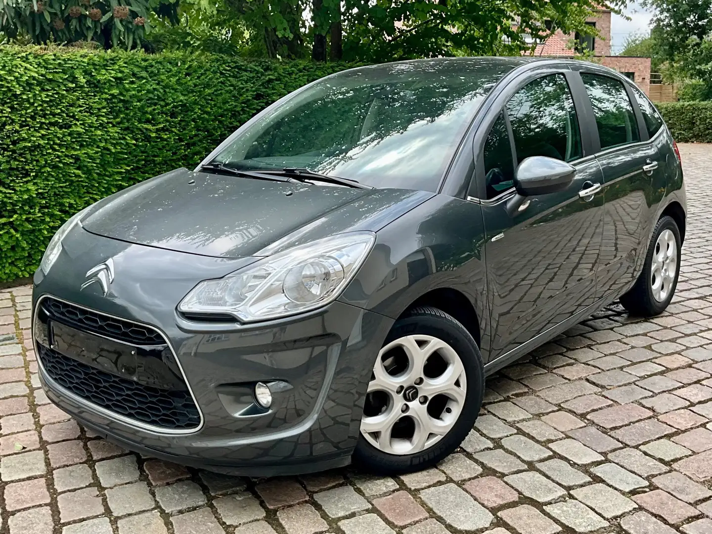 Citroen C3 1.2 VTi Exclusive  ### 92000 km ### Gris - 1