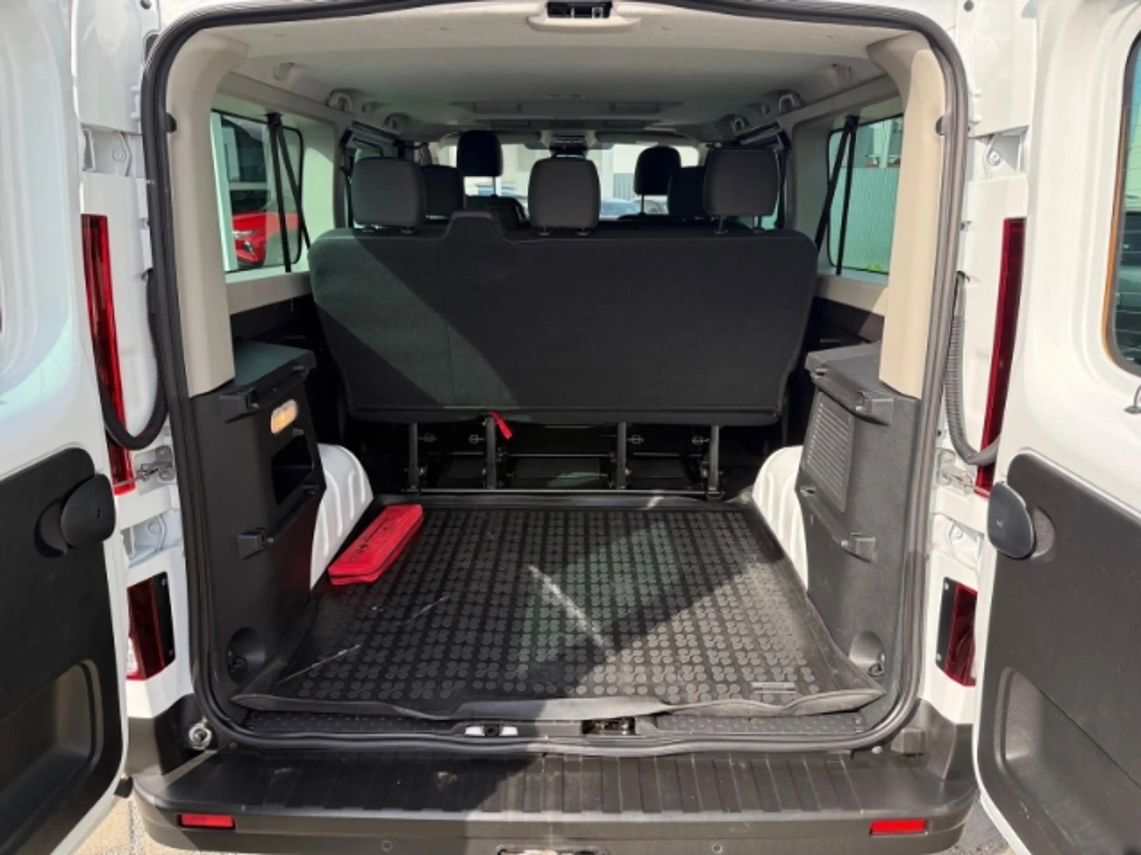 Renault Trafic Combi L2H1 3,0t Life +CARPLAY+KLIMA+SHZ+UVM+ — photo 12