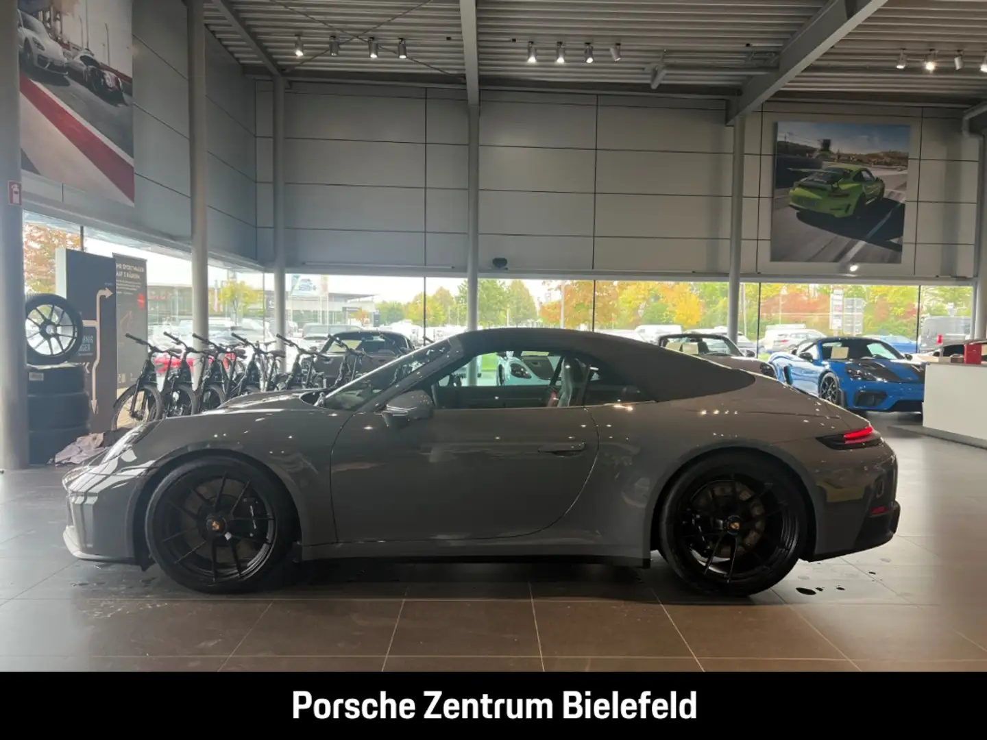 Porsche 992 911 Carrera 4 GTS Cabriolet InnoDrive BOSE Grau - 2