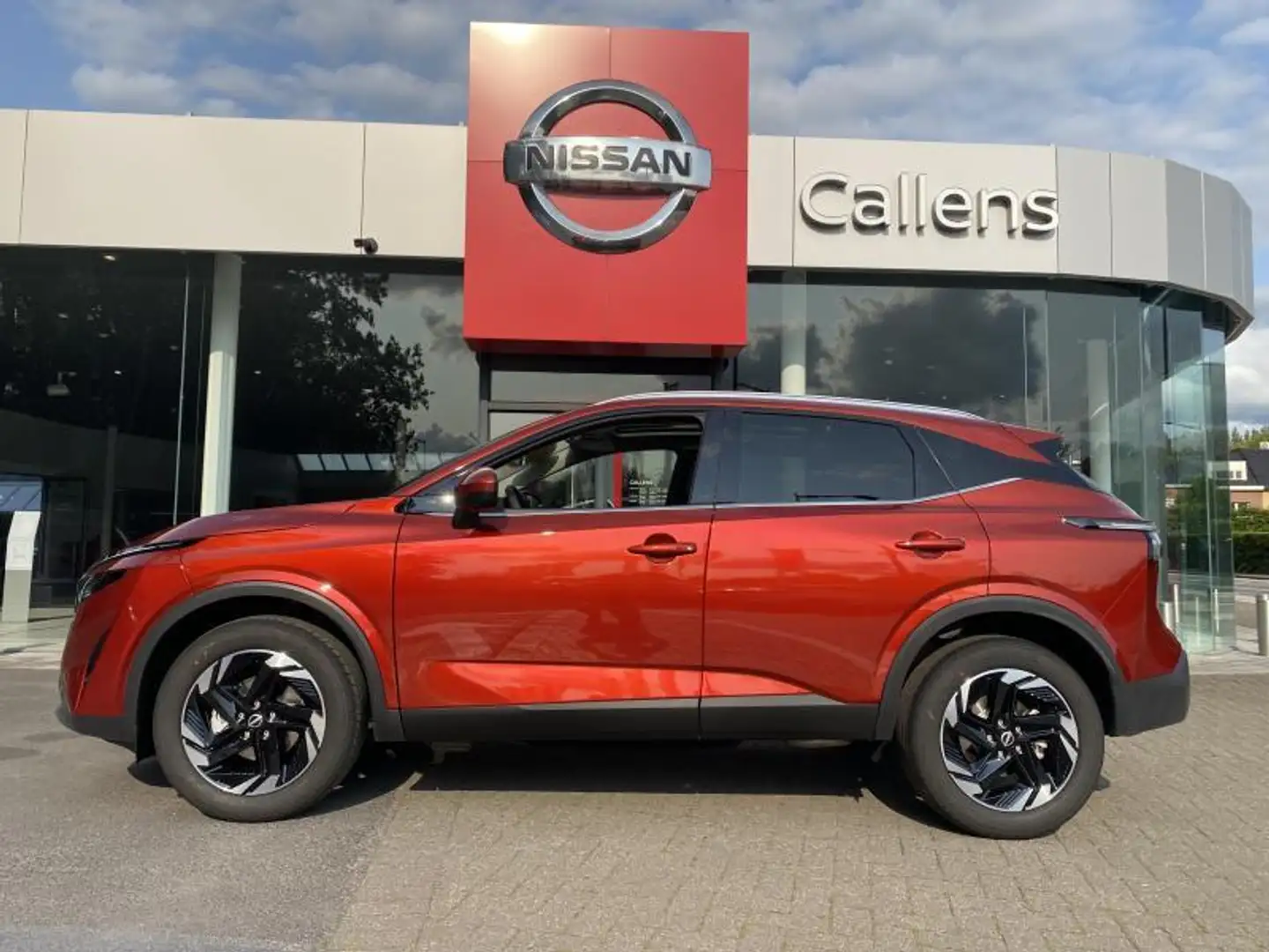 Nissan Qashqai N-connecta + Glass Roof + Cold TOPAANBIEDING - STO Rood - 2