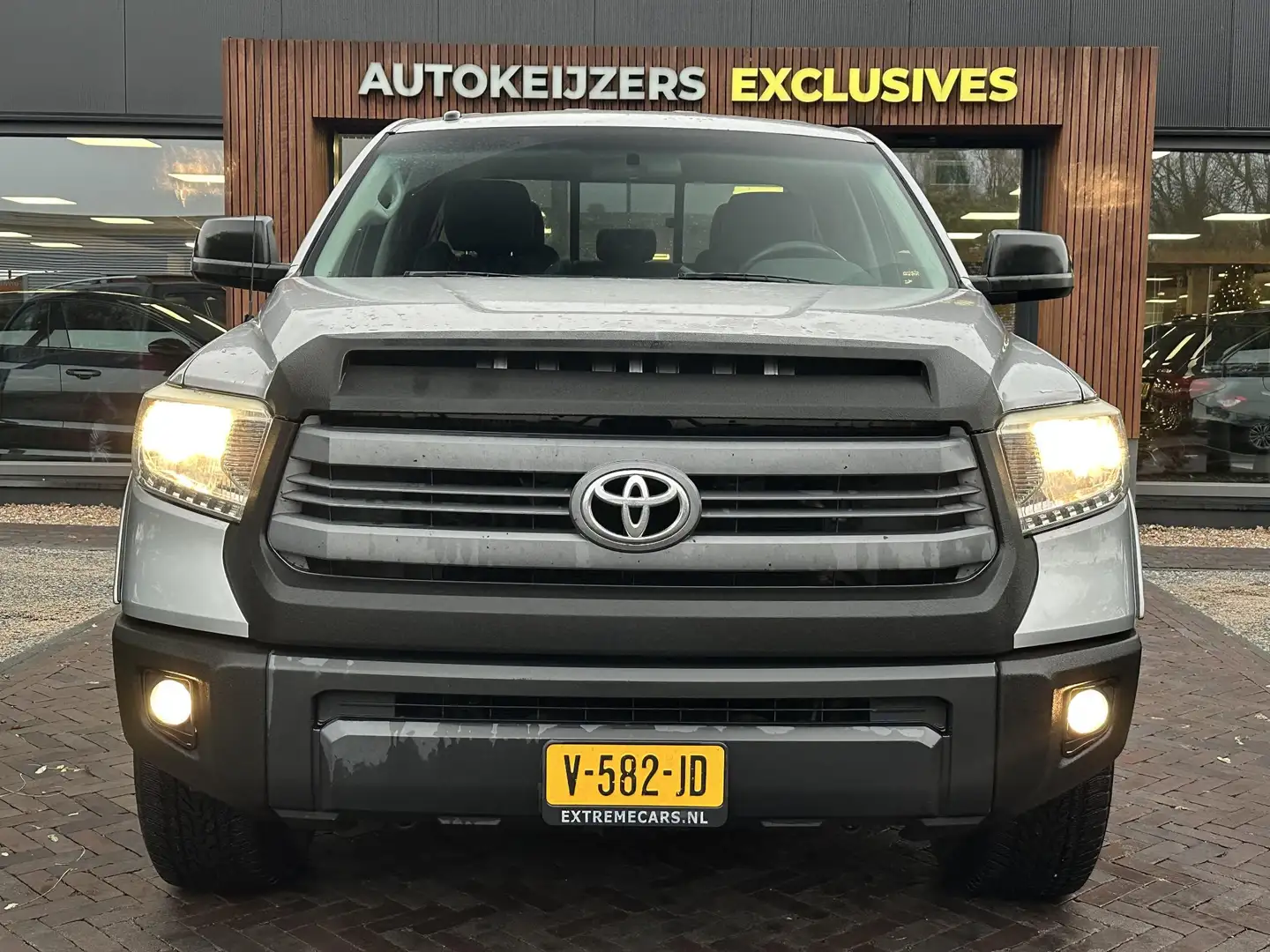 Toyota Tundra 5.7 V8 Double Cab Luxe Leder Airco Cruise Trekhaak siva - 2