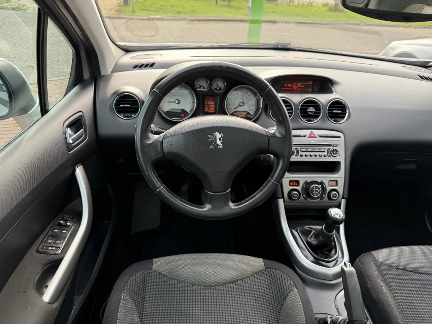 Peugeot 308 1.6 VTi XT |AIRCO|CRUISE CONTROL|PANO|TREKHAAK| Grijs - 2