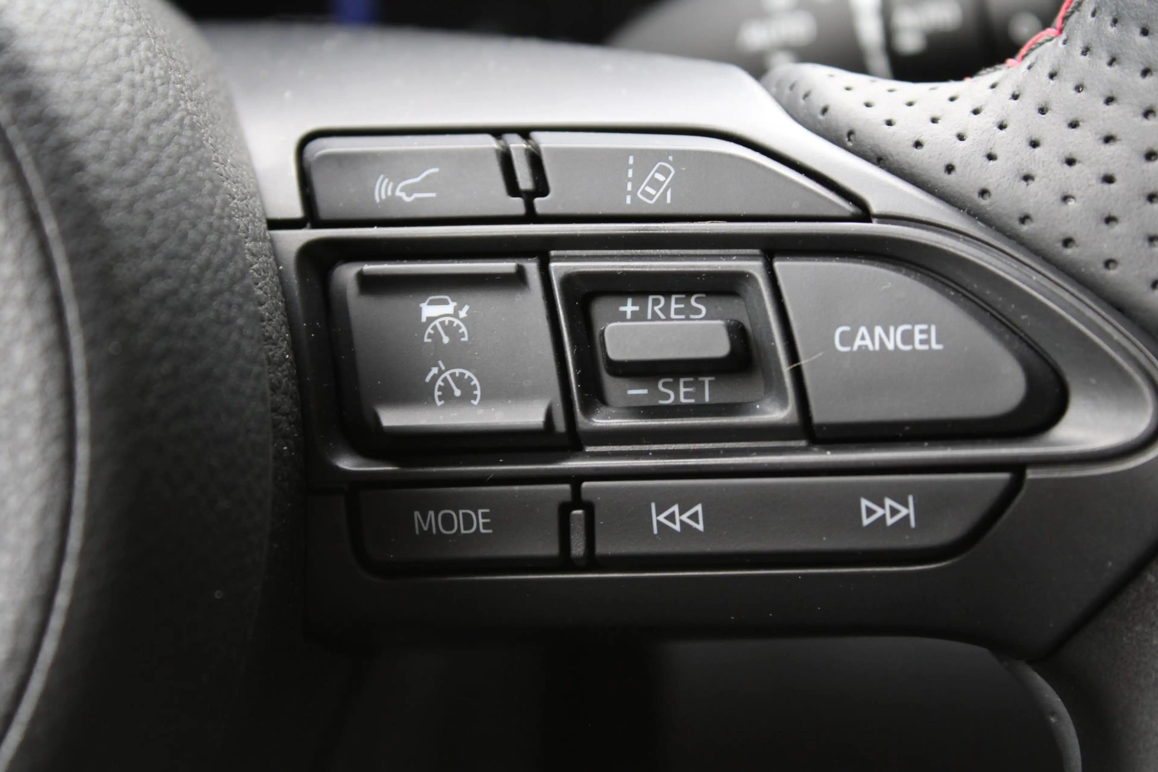 Toyota Yaris Cross 1.5 Hybrid GR Sport / JBL / ELEKTR A.KLEP / TWO TO — photo 13