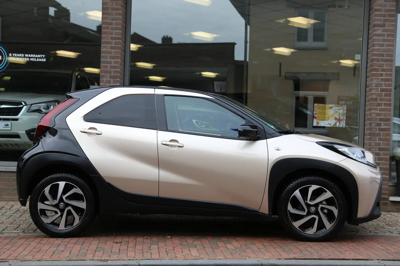 Toyota Aygo X 1.0 VVT-i MT Pulse Navi LED Camera ACC 6000km! Goud - 2