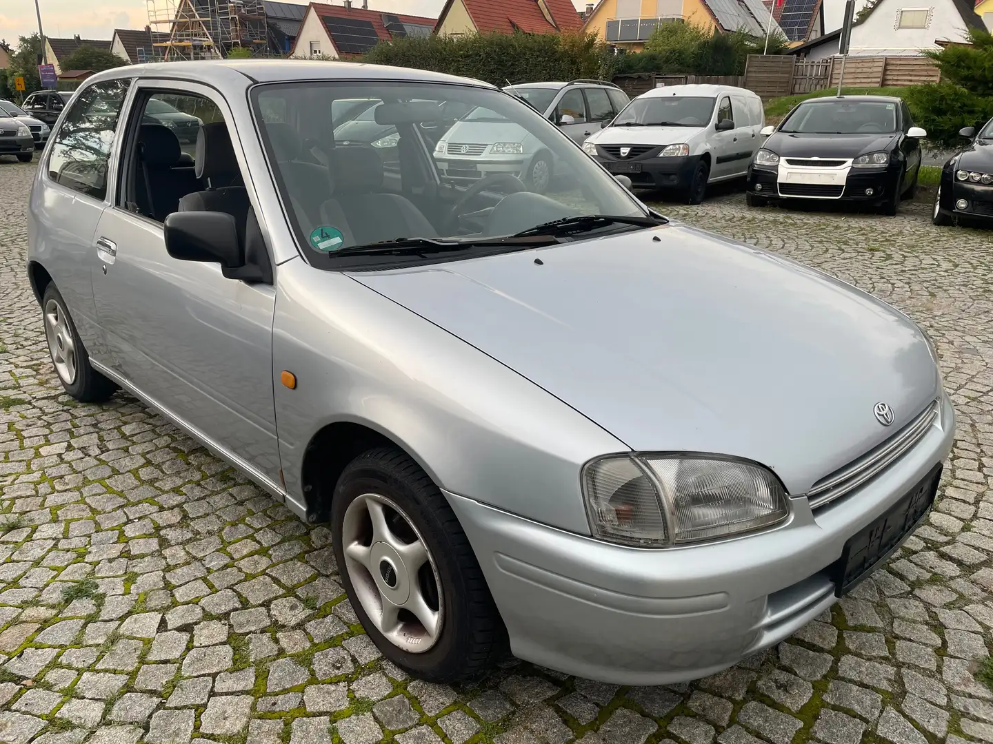 Toyota Starlet Stříbrná - 1
