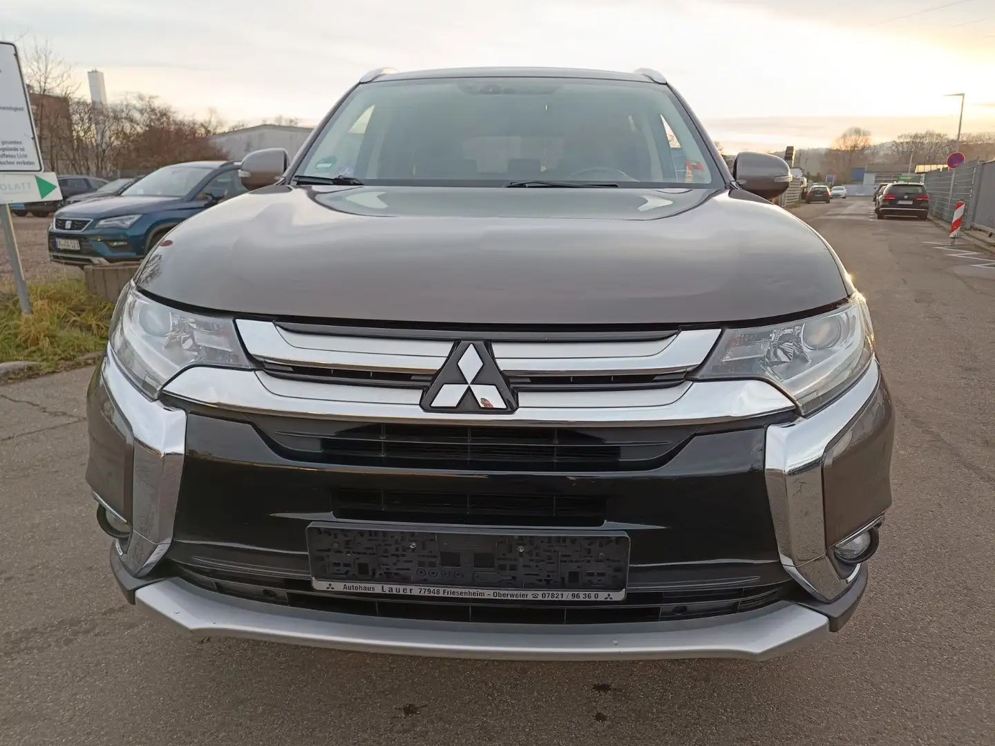 Mitsubishi Outlander Edition 100 2WD Marrón - 2